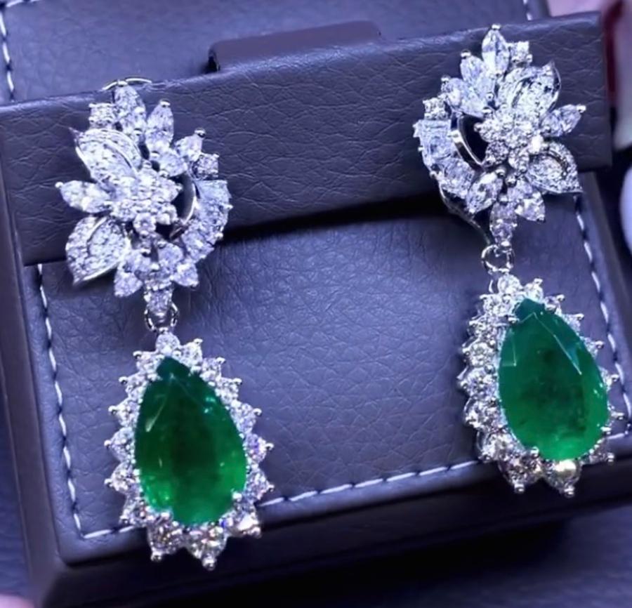 Pear Cut AIG Certified 15.00 Carats Zambian Emeralds  6.50 Ct Diamonds 18K Gold Earrings  For Sale