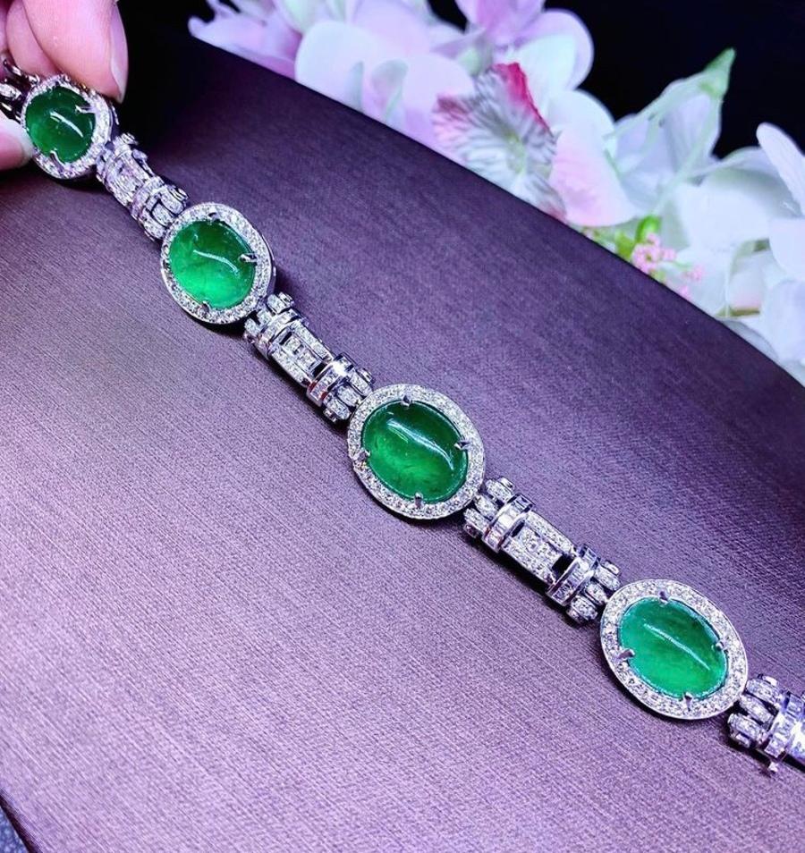 Art Deco AIG Certified 48.00 Carats Zambian Emeralds  5.00 Ct Diamonds 18K Gold Choker  For Sale