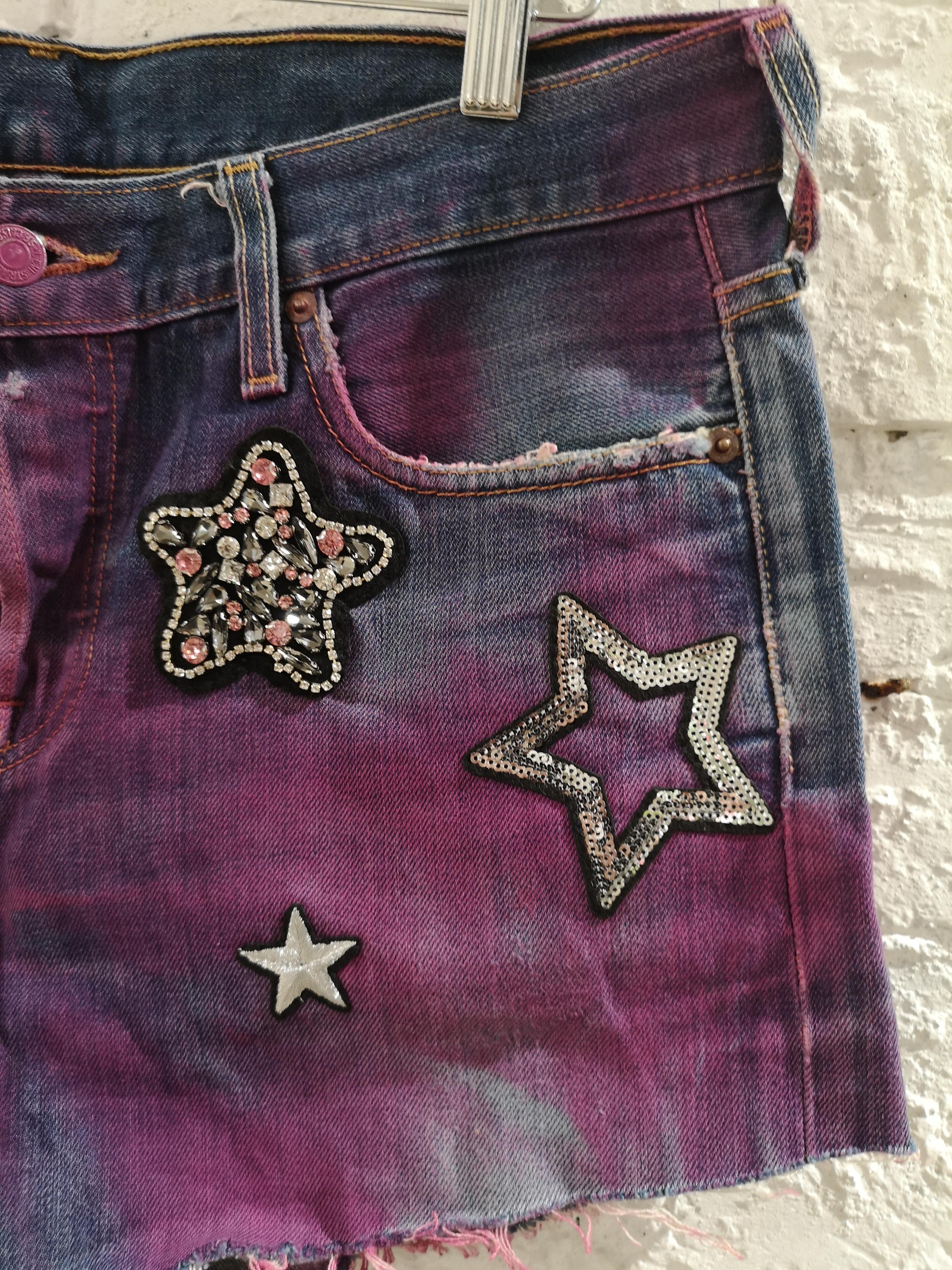 SOAB blue fucsia cotton denim with sequins and swarovski stones shorts
totally handmade and handbeaded on a recycled short
measurements: 
waist 90 cm
lenght 31 cm
