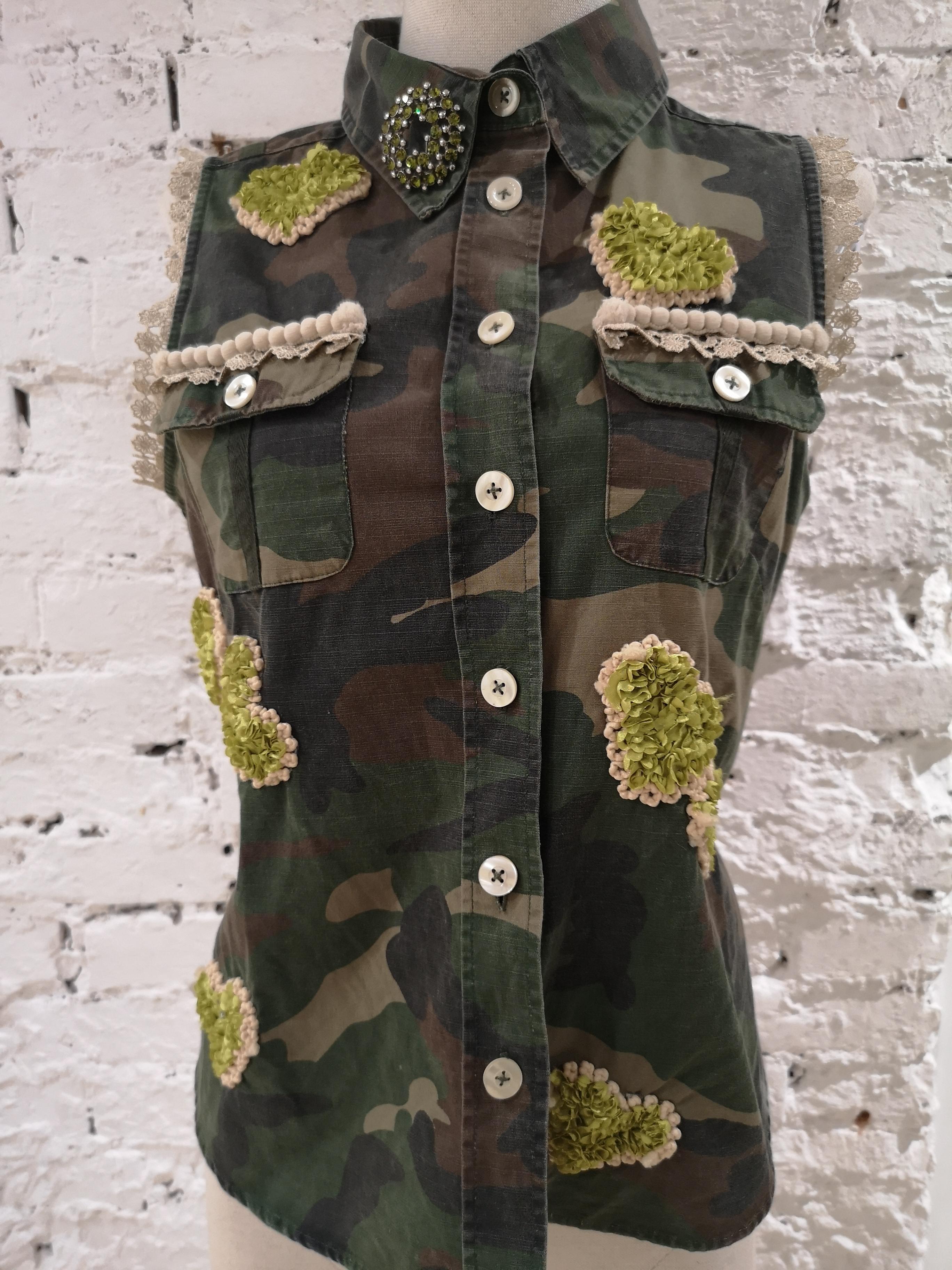 SOAB Camouflage swarovski gilet
totally handmade and embellished with swarovski, patterns and passementerie
composition: cotton
measurements: total lenght 60 cm