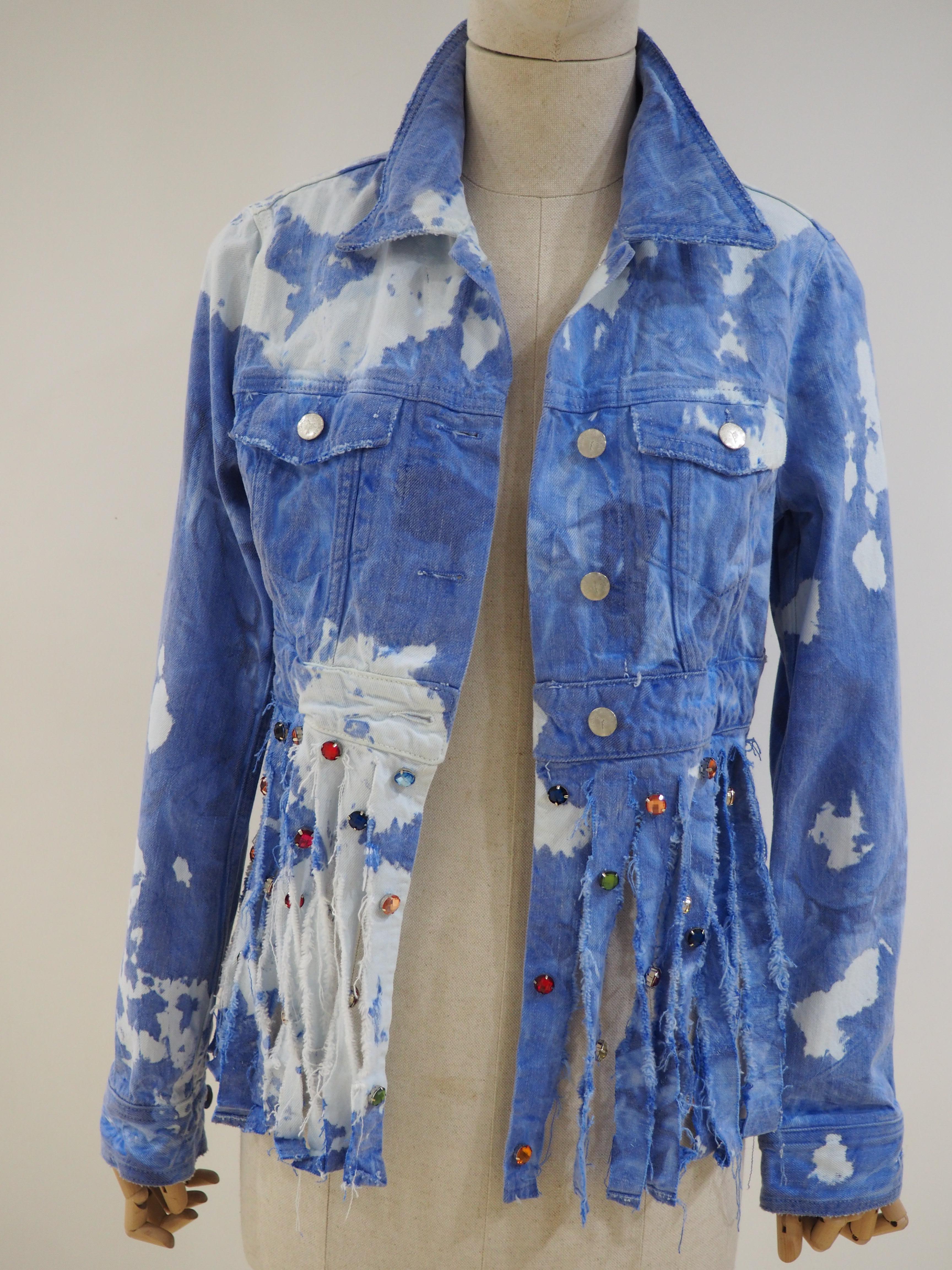 SOAB denim jacket
embellished with swavorsky stones all over
SOAB reuses vintage items and embellish them with contemporary patterns
size M
