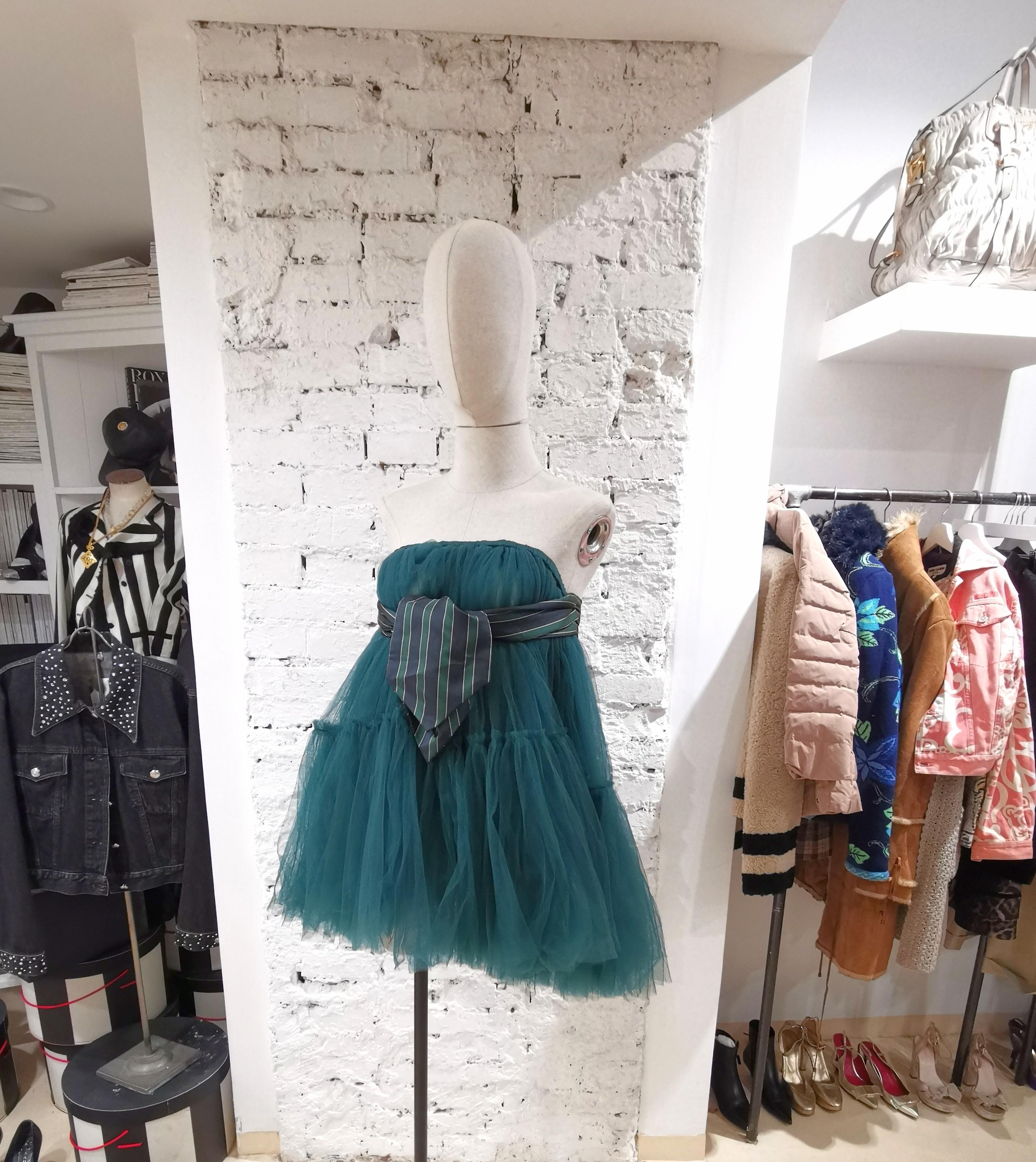 SOAB green tulle skirt / Dress
A green skirt totally handmade that can be used as a dress too

Size 42