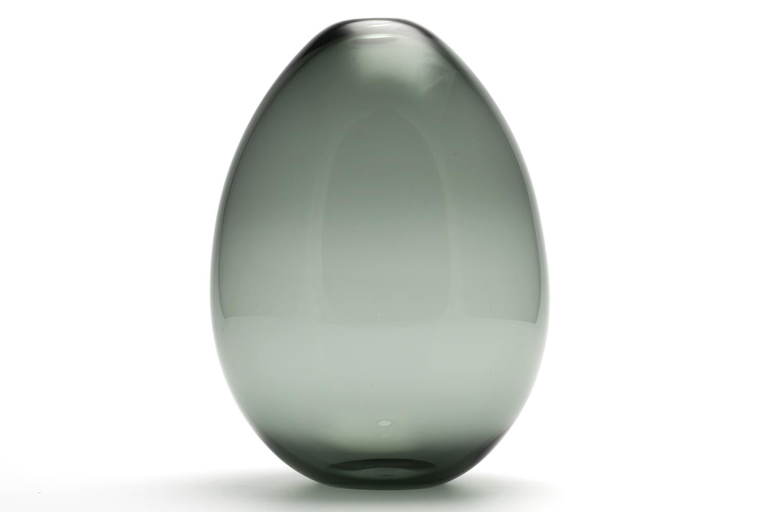 KF113 was designed in 1951 and manufactured from 1951 to 1961.

It was one of the first art glass works designed by Nuutajarvi.
The vase, named ‘SOAP BUBBLES’, has a slightly distorted, simple form and is made of thin blown glass.
This was one of