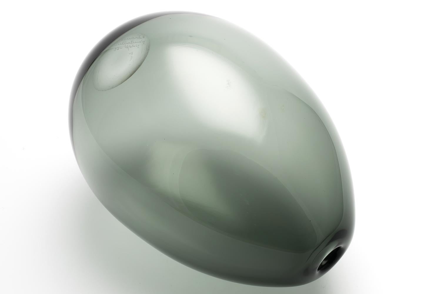 Mid-20th Century “SOAP BUBBLE” VASE(GREY)  KF113 / Nuutajarvi For Sale
