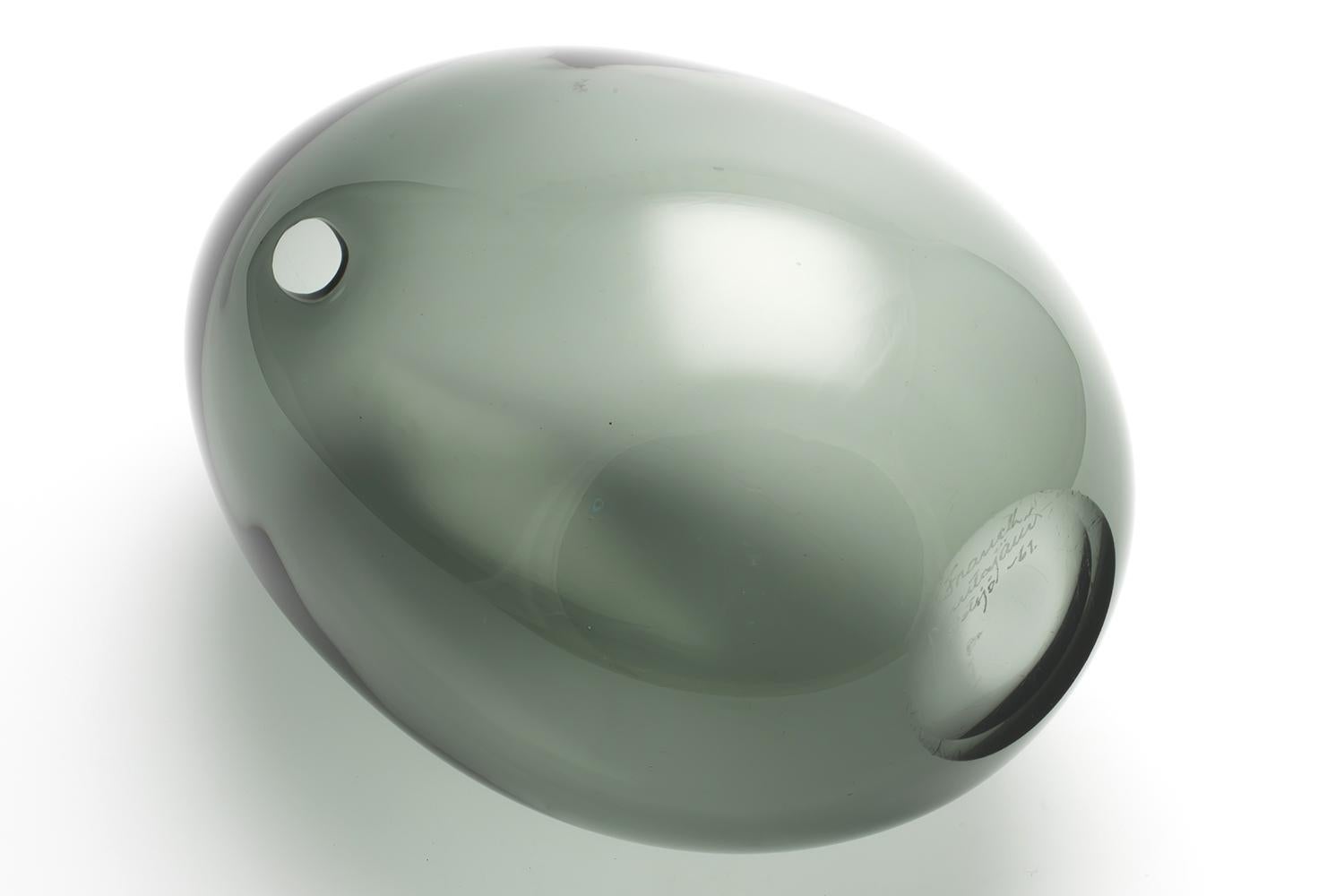 Art Glass “SOAP BUBBLE” VASE(GREY)  KF113 / Nuutajarvi For Sale