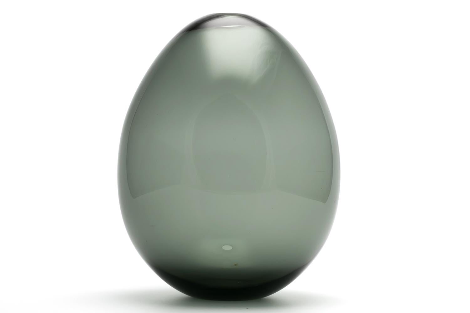 Le KF113 a été conçu en 1951 et fabriqué de 1951 à 1961.

Il s'agit de l'une des premières œuvres d'art en verre conçues par Nuutajarvi.
Le vase, baptisé 