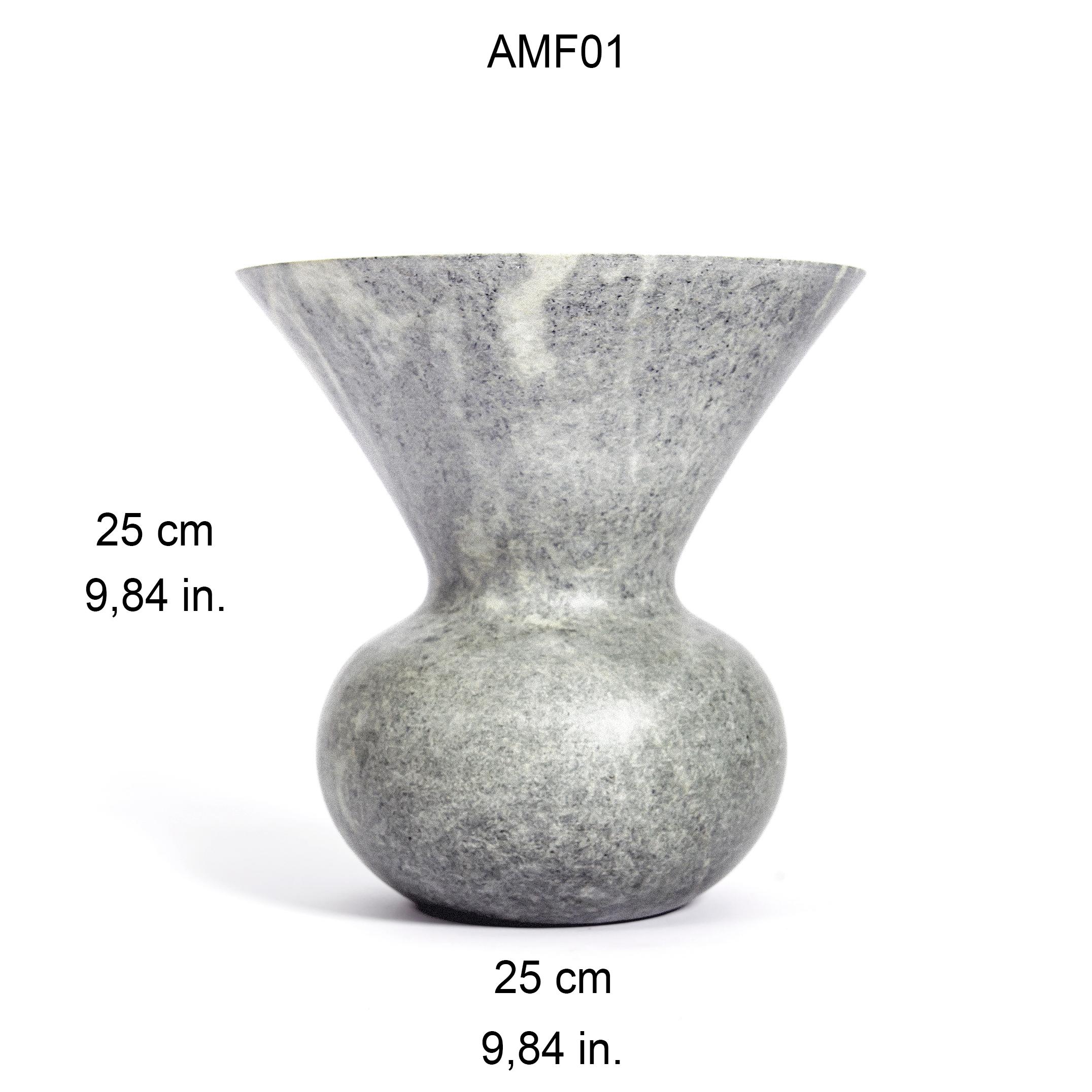 ALVA created the Amorphous, as a continuation of research and development of description objects made of soapstone - typical material of the region of Ouro Preto, Minas Gerais, Brazil.

01 ITA  USD 1350
03 ITA. USD 960 

AMF01    USD  690
AMF09. 