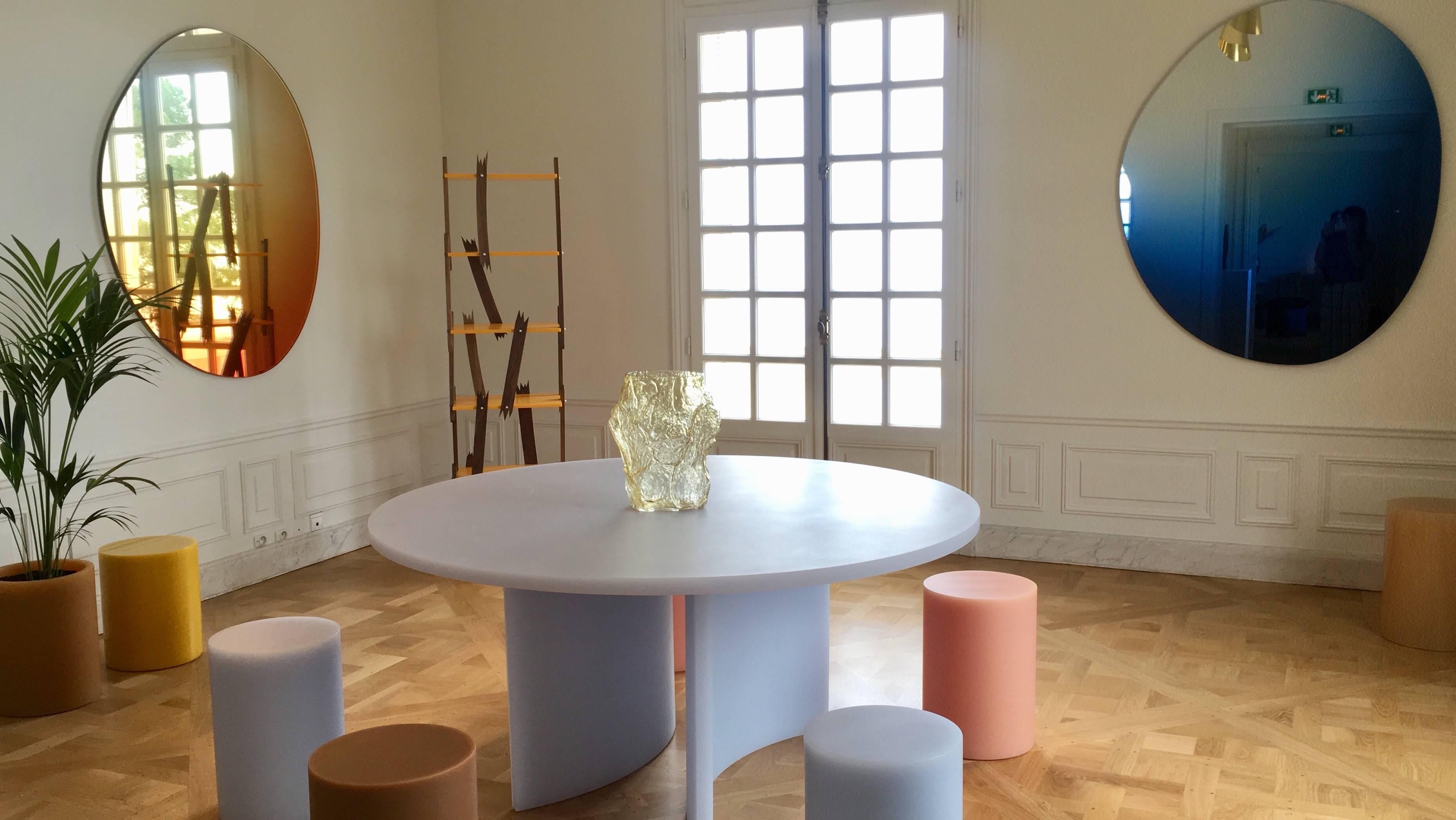 Sabine Marcelis’ new salmon pink soap column stools in matte resin are unveiled at Nomad Monaco 2018, creating a pastel and sculptural mise-en-scéne along with the new round Soap table.