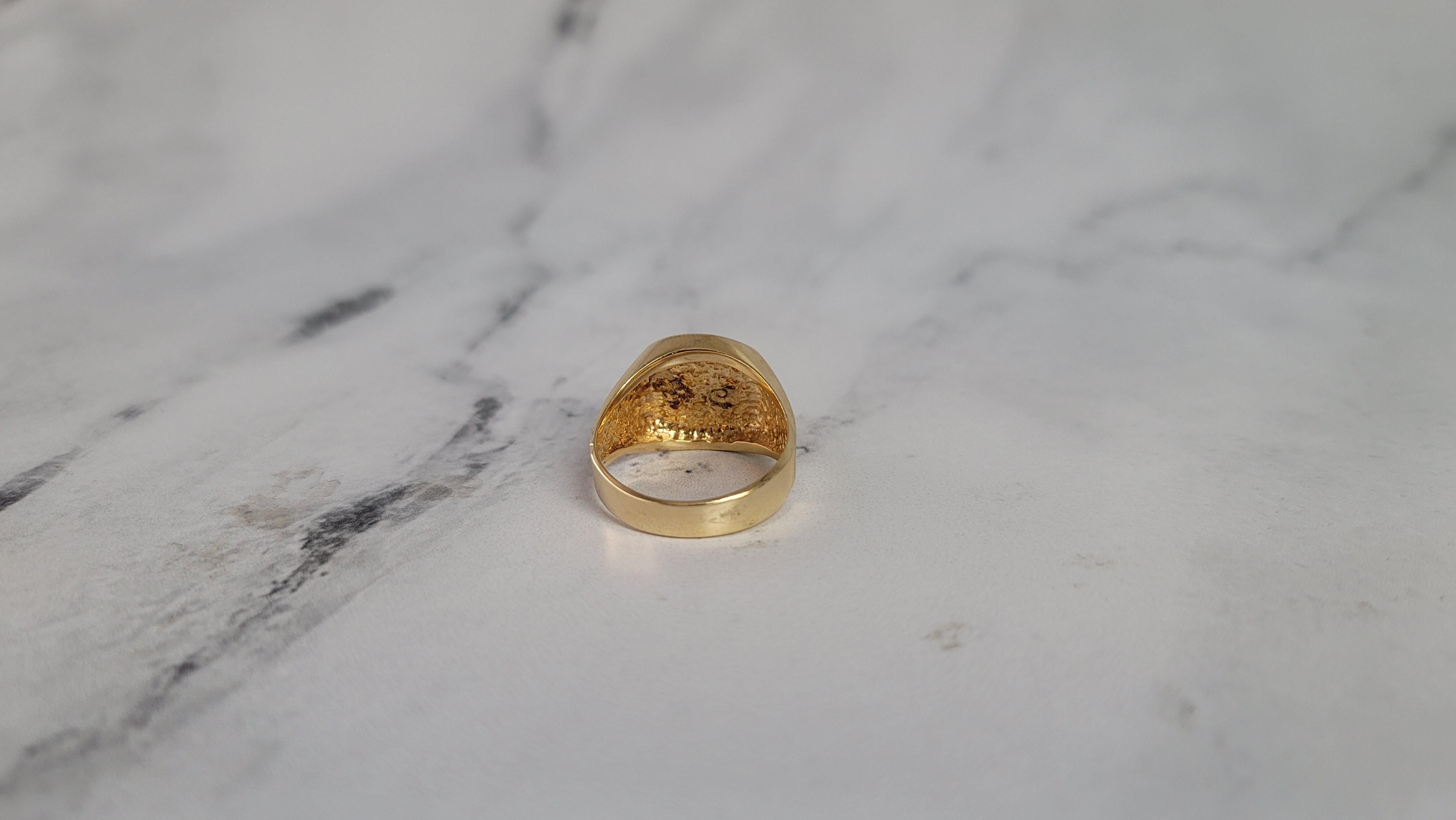 Soaring Eagle with Diamond Center & Brushed Satin Finish on Side In New Condition For Sale In Sugar Land, TX