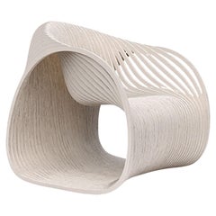 Soave Rocking di Piegatto, una sedia da riposo scultorea e contemporanea