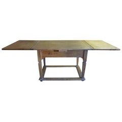 Sobria Mesa de Comedor Rural Provincial Francesa del Siglo XVIII