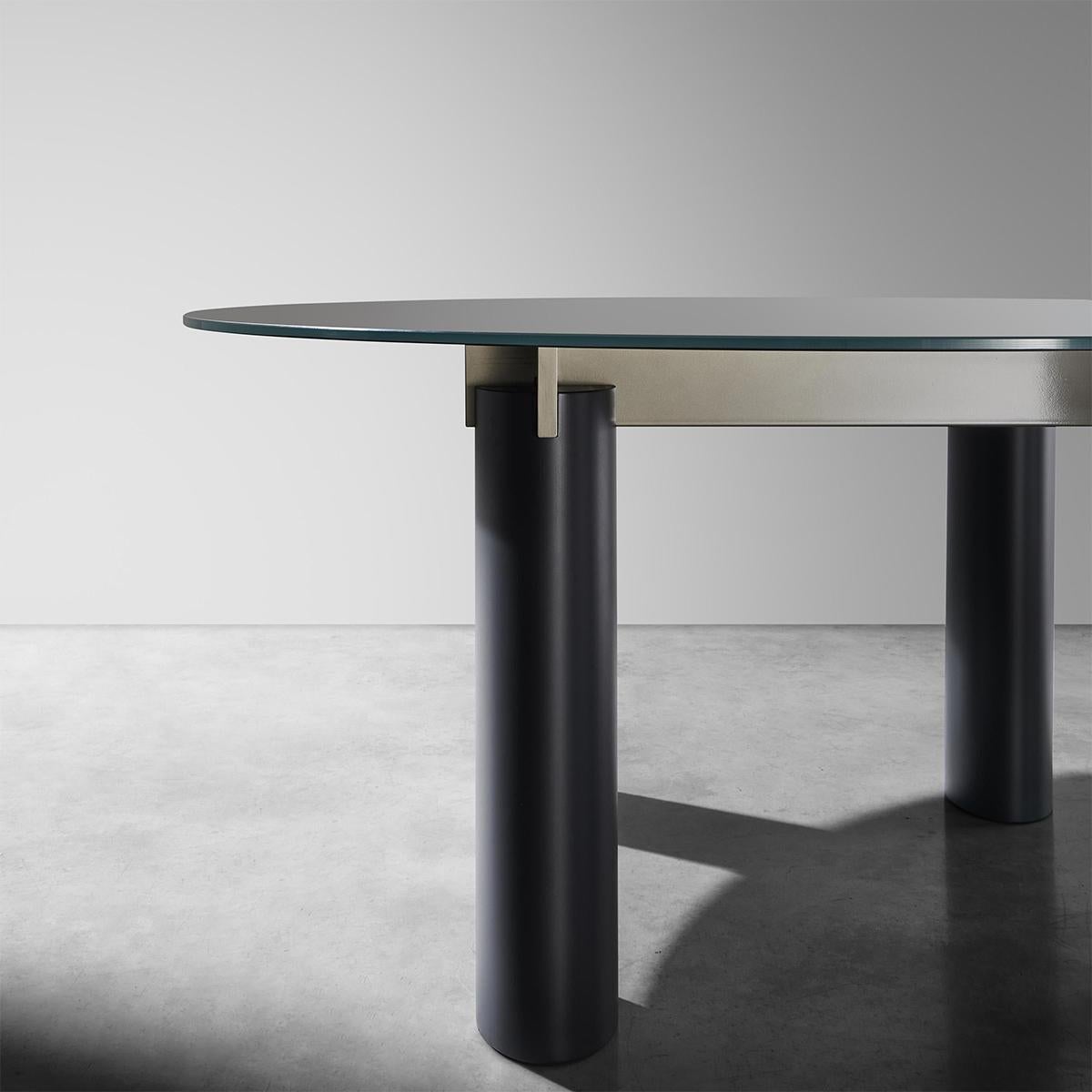 Sober Oval Dining Table For Sale 1