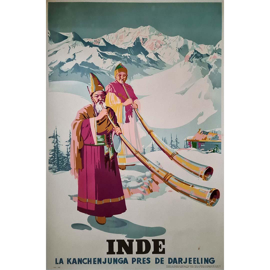 Das Originalplakat von Sobha Singh aus dem Jahr 1958 mit dem Titel "Inde - La Kanchenjunga près de Darjeeling" ist eine atemberaubende Hommage an den beeindruckenden Berg Kanchenjunga in der Nähe von Darjeeling, Indien. Dieses großartige Kunstwerk