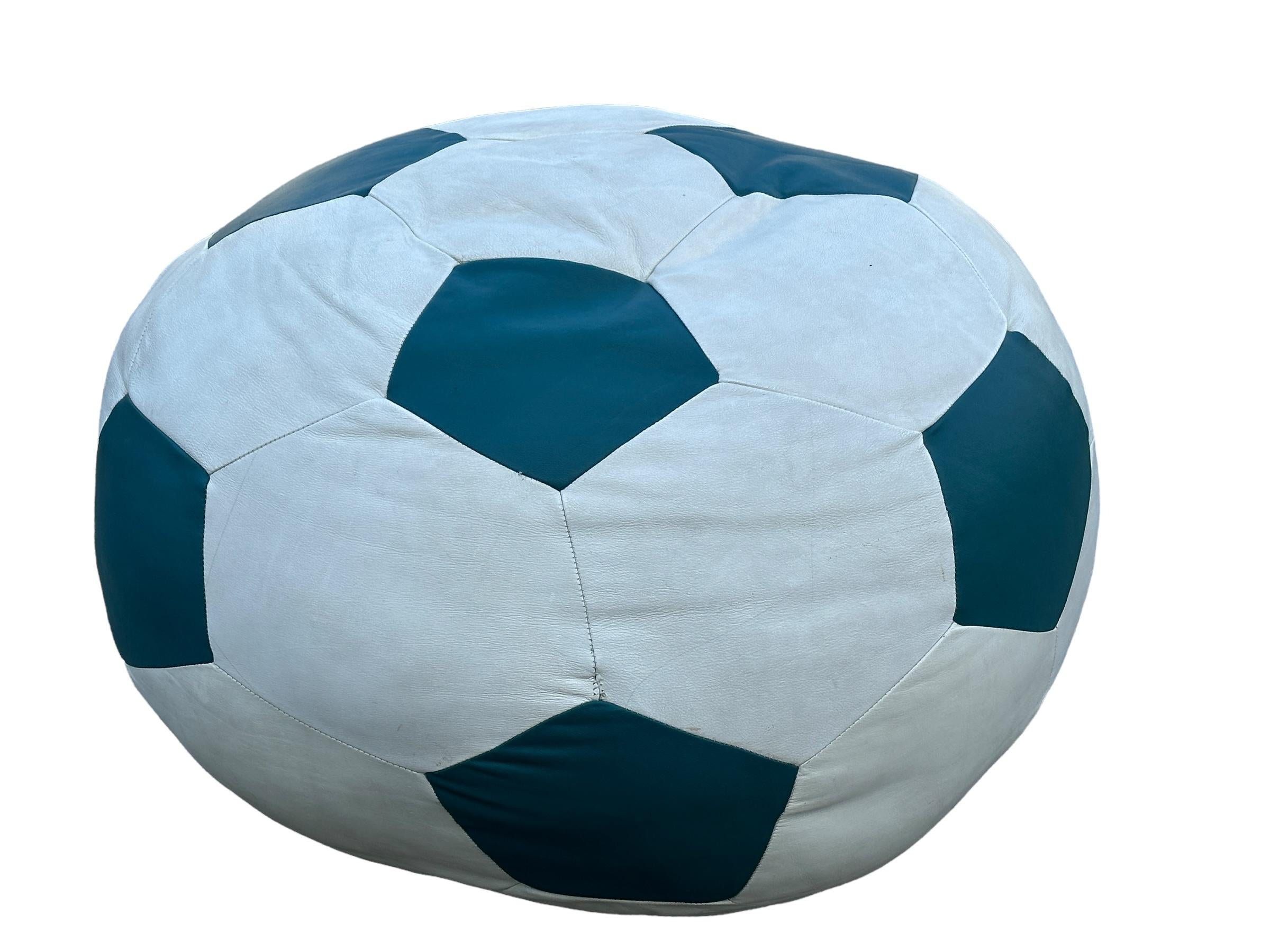 Soccer Ball Leather Bean Bag Chair & Lounger Poof Made of Genuine Leather, 1970s In Good Condition For Sale In Nuernberg, DE