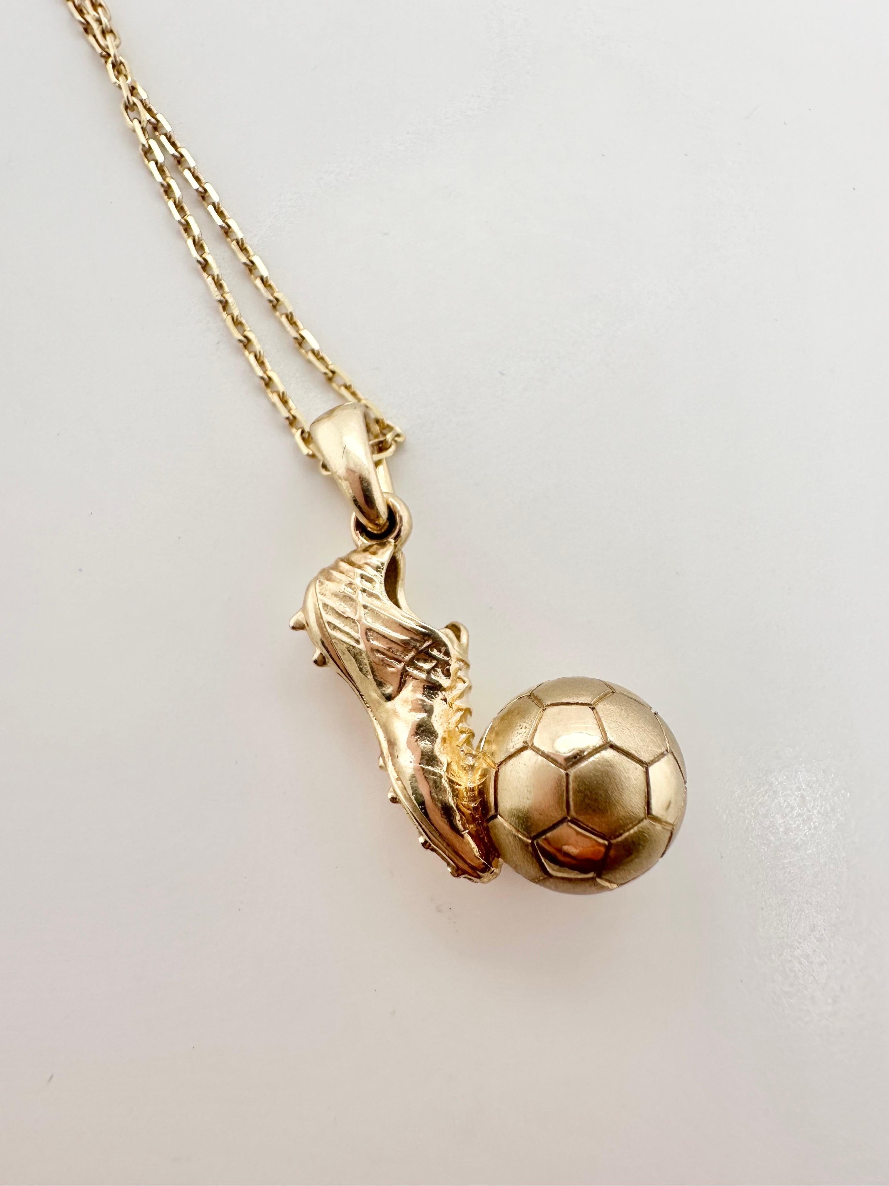 Soccer ball pendant 14KT yellow gold MENS soccer messi ronaldo clits pendant  For Sale 4