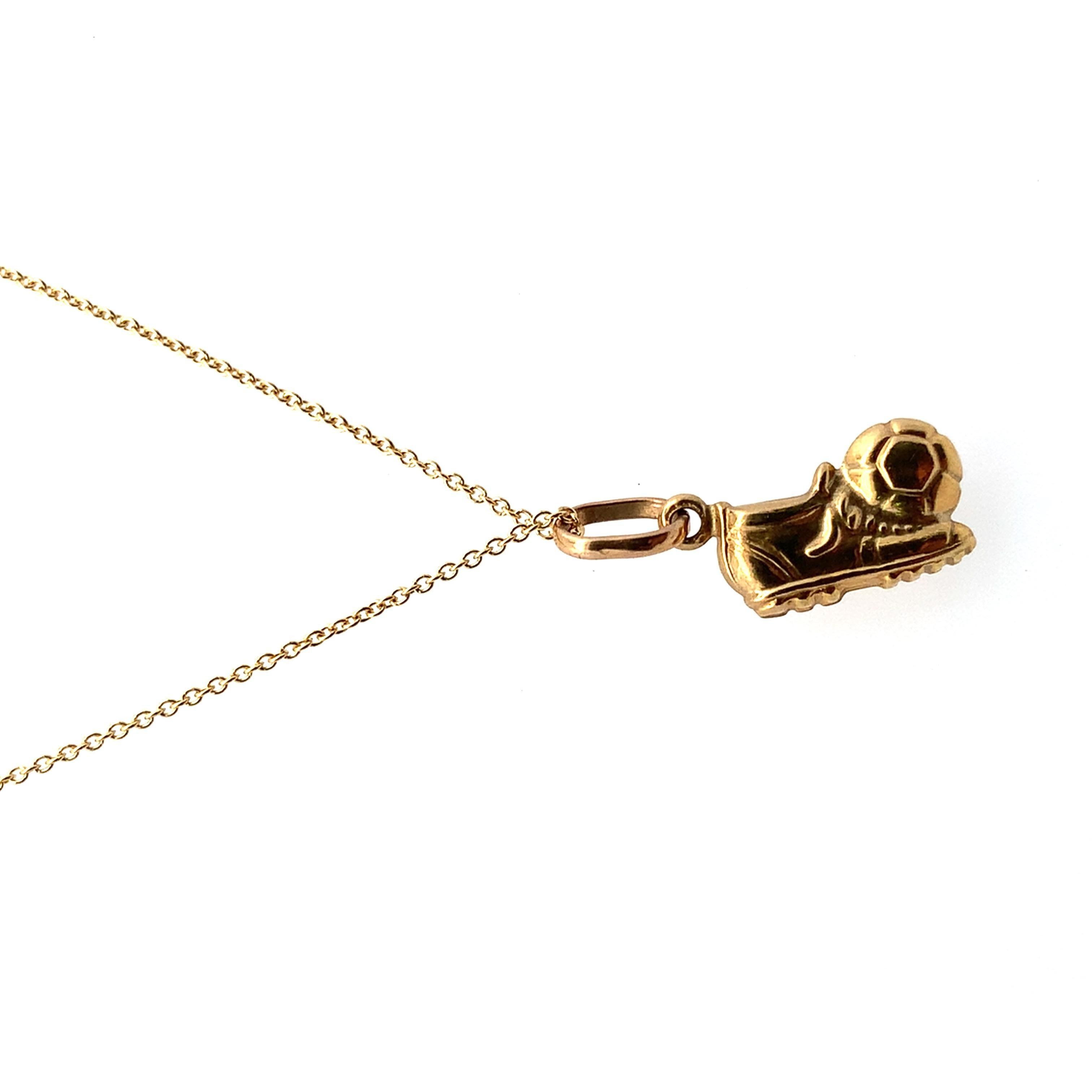 Femenino o masculino Collar colgante bota de fútbol oro amarillo en venta