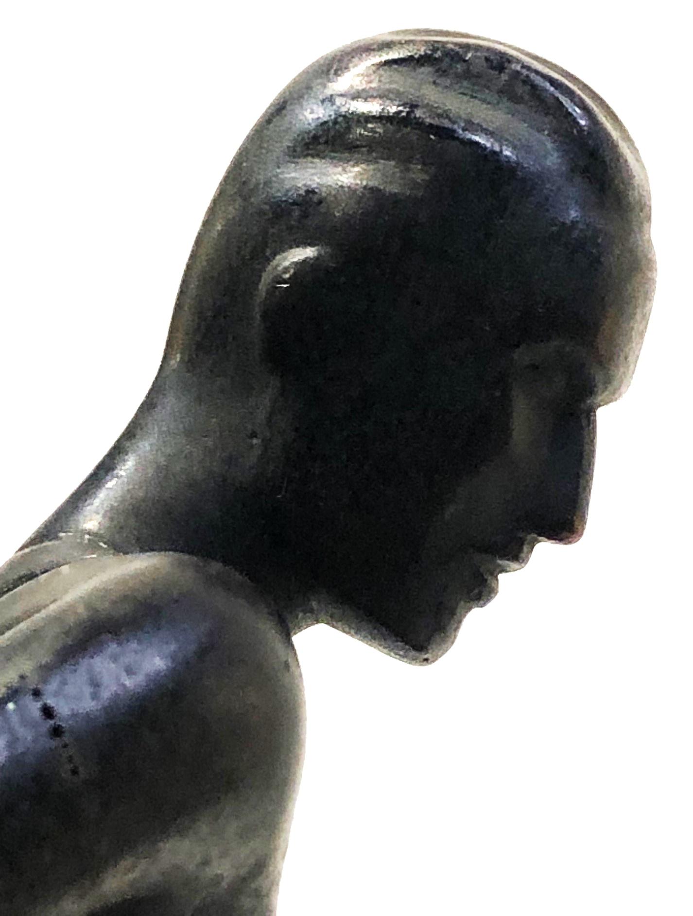 Joueur de football, sculpture allemande en bronze patiné Art déco, vers 1930 en vente 5