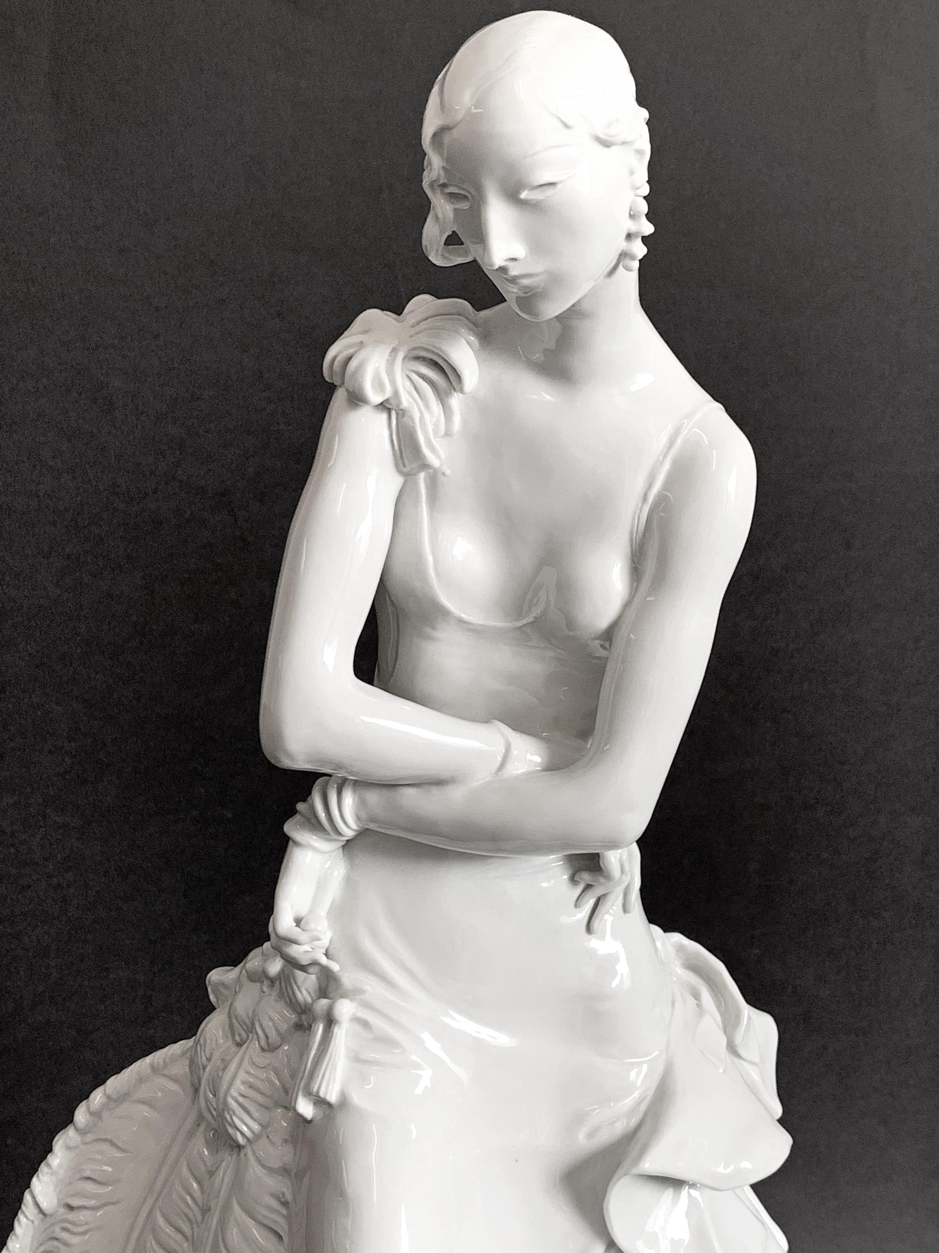 Allemand « Socialite with Ostrich Fan », chef-d'œuvre Art Déco en porcelaine de Meissen en vente