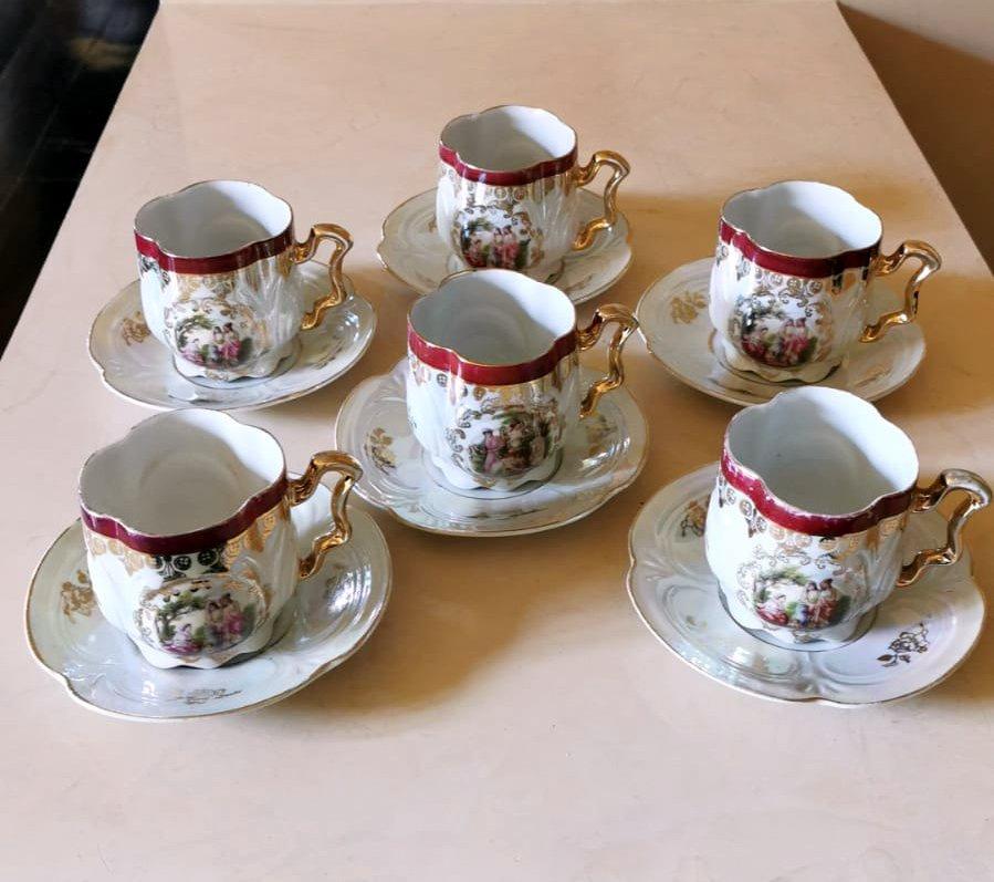 We kindly suggest you read the whole description, because with it we try to give you detailed technical and historical information to guarantee the authenticity of our objects.
Elegant and delicate tea set in Italian porcelain, composed by 6 shaped