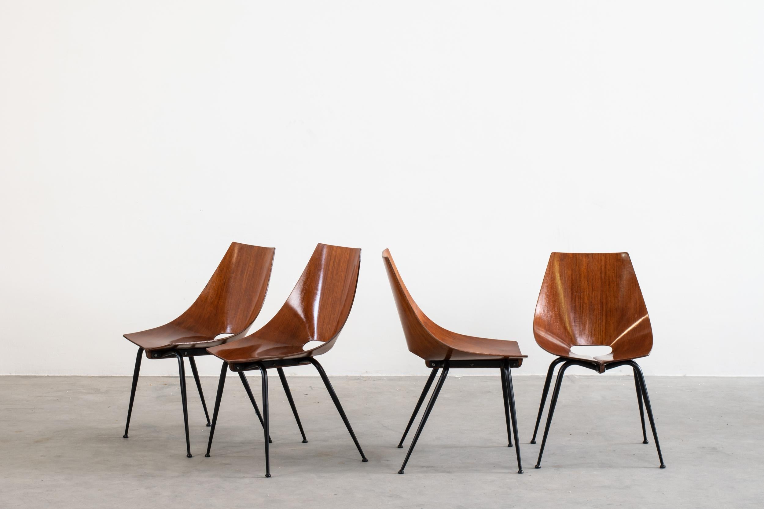 Mid-Century Modern Carlo Ratti Set of Four Chairs in Plywood by Società Compensati Curvi 1950s For Sale