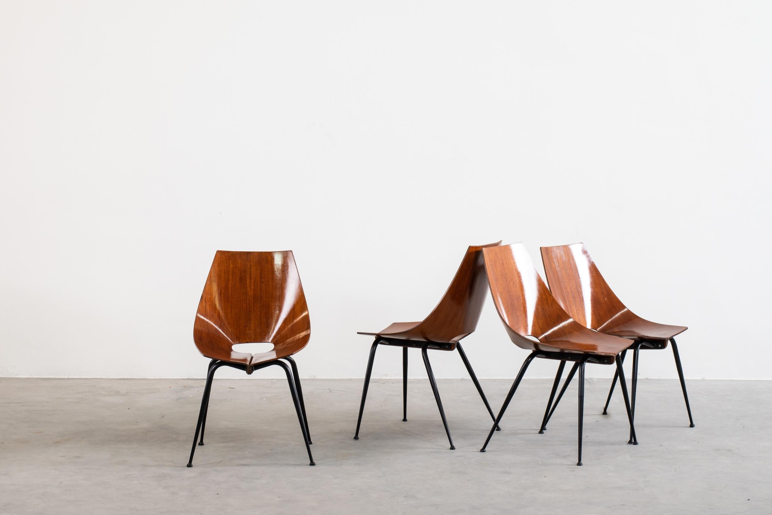 Italian Carlo Ratti Set of Four Chairs in Plywood by Società Compensati Curvi 1950s For Sale