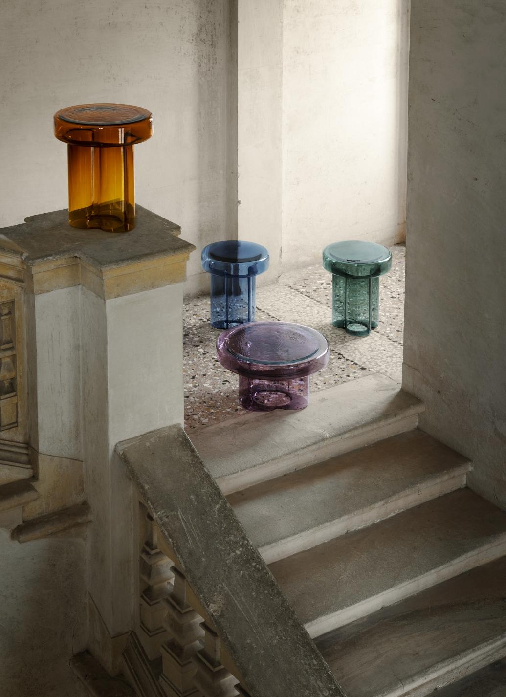 Niedriger Couchtisch aus mundgeblasenem Muranoglas in Blau Lights von Yiannis Ghikas (Moderne) im Angebot