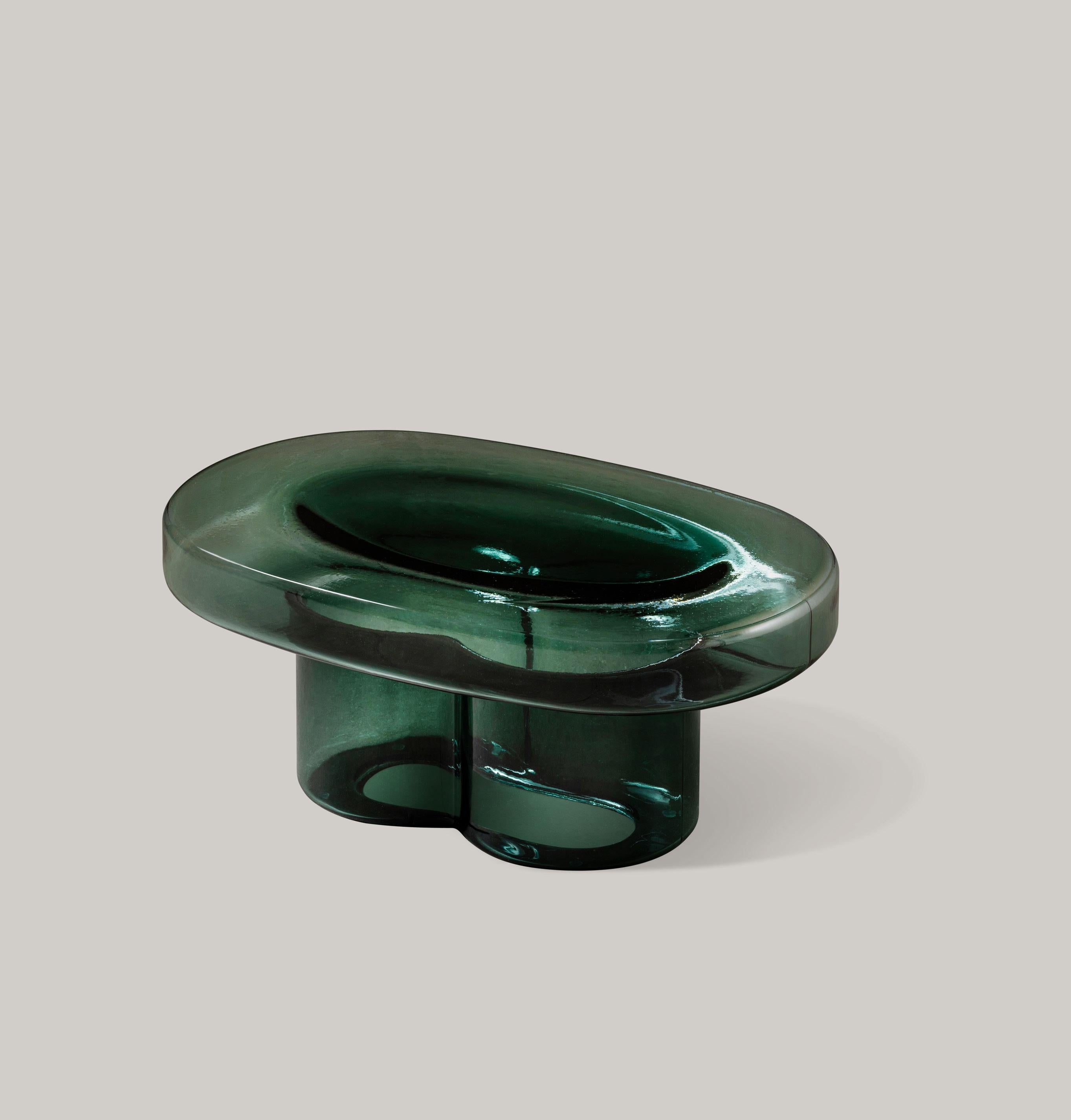 Table basse ovale en verre de Murano soufflé à la soude en améthyste de Yiannis Ghikas Excellent état - En vente à Brooklyn, NY