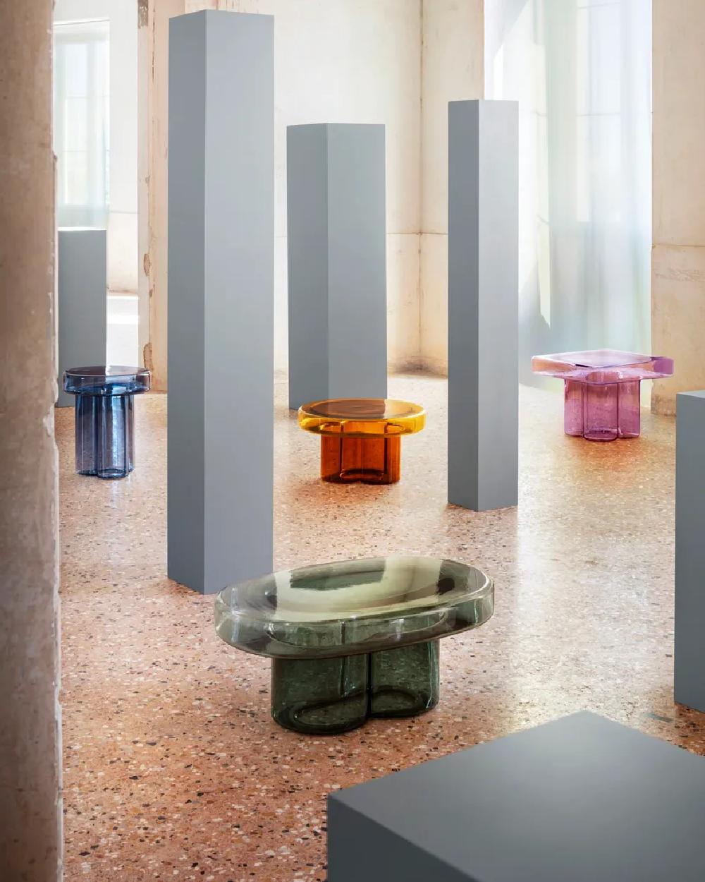 Ovaler Couchtisch aus mundgeblasenem Muranoglas SODA (Amethyst) von Yiannis Ghikas (Moderne) im Angebot