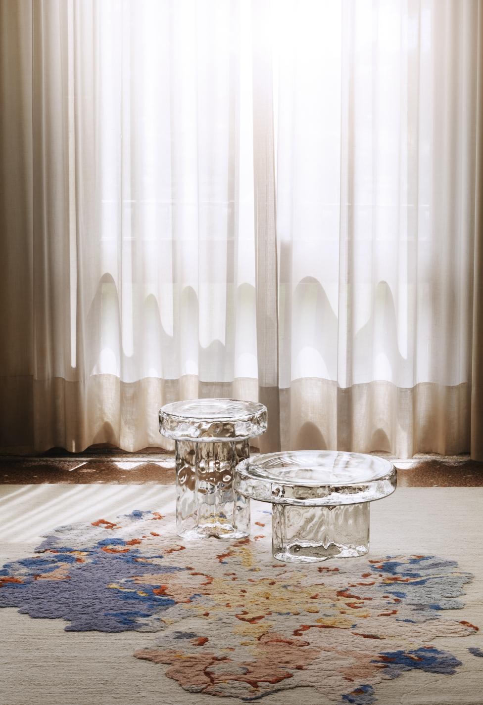 Moderne Table basse haute en verre soufflé de Murano par Yiannis Ghikas en vente