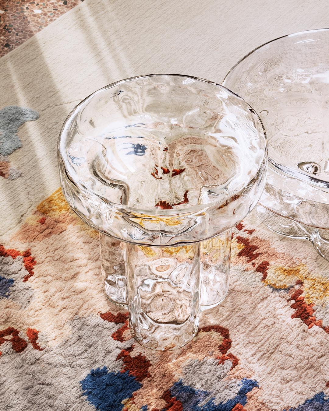 italien Table basse haute en verre soufflé de Murano par Yiannis Ghikas en vente