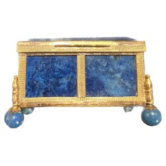 Boîte à bijoux en sodalite avec bordure en or des années 1880