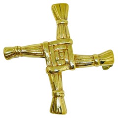 SODOR signed vintage gold tone designer brooch