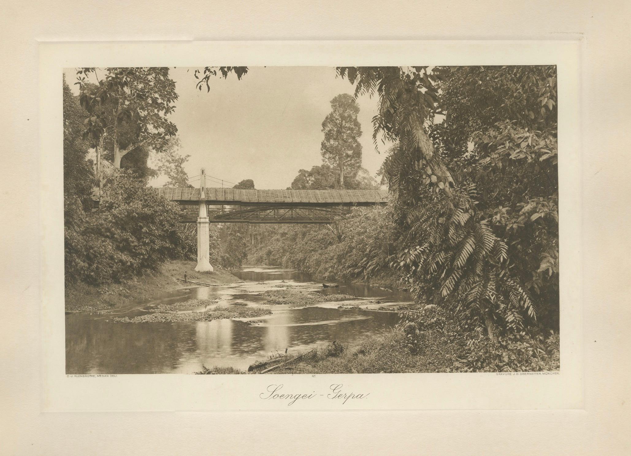 Soengei Serpa, Sumatra - Fotograbado antiguo de C.J. Kleingrothe, c.1900 Papel en venta