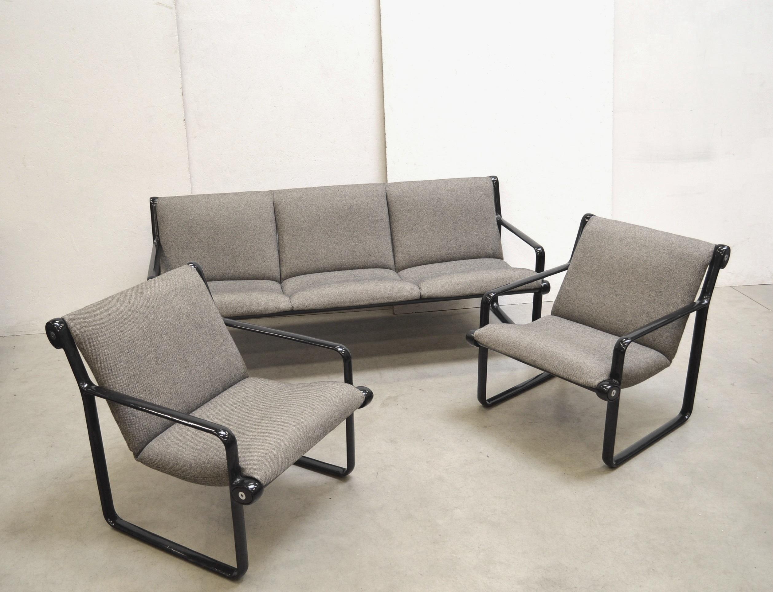 Rare living room suite which includes a settee, 2x armchairs and a coffee table designed in 1971 by Bruce Hannah and 
Andrew Morrison and made by Knoll. This set suits also perfect in an office. 

All pieces are in lovely condition, the wool