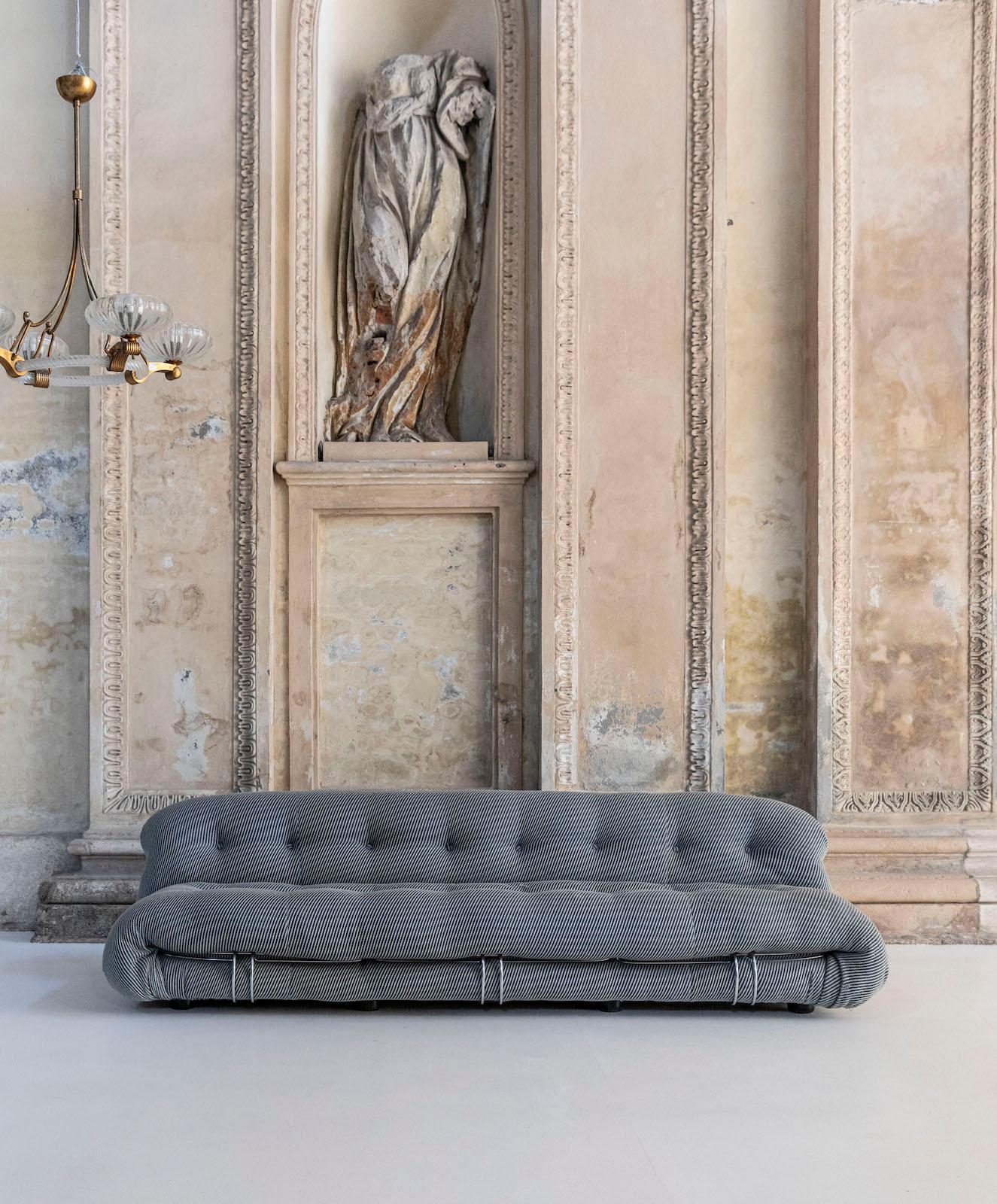 Sofa and armchair in metal structure with original gray/light blue fabric. Modern style from a production period: 1960-1979. This sofa won the Compasso d’Oro award in 1970.

Dimension:
Armchair Soriana: 100 W x 100 D cm x 65 H cm, seat height 38
