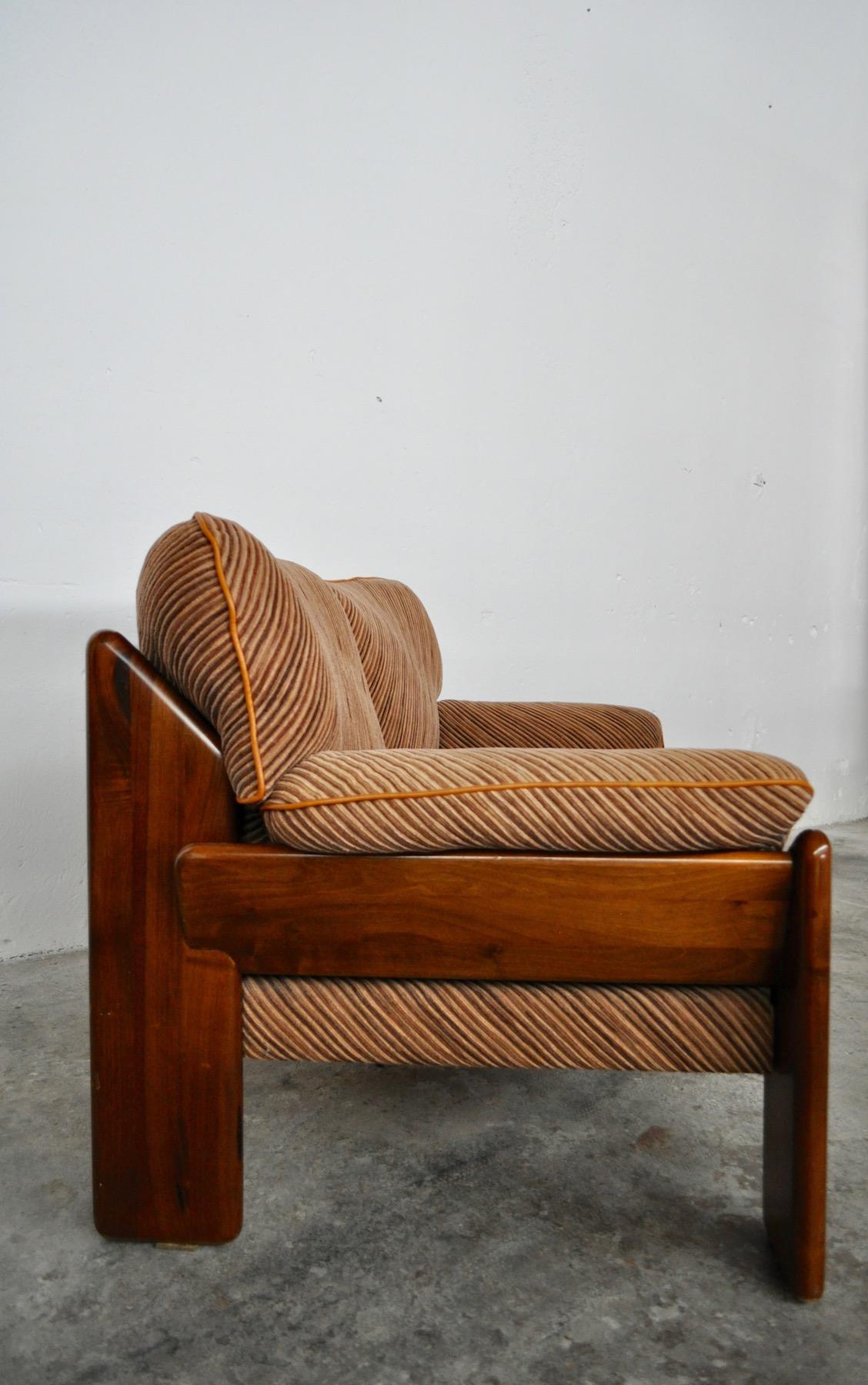 Sofa and Armchairs in Walnut Wood by Mobil Girgi, 1970s For Sale 5