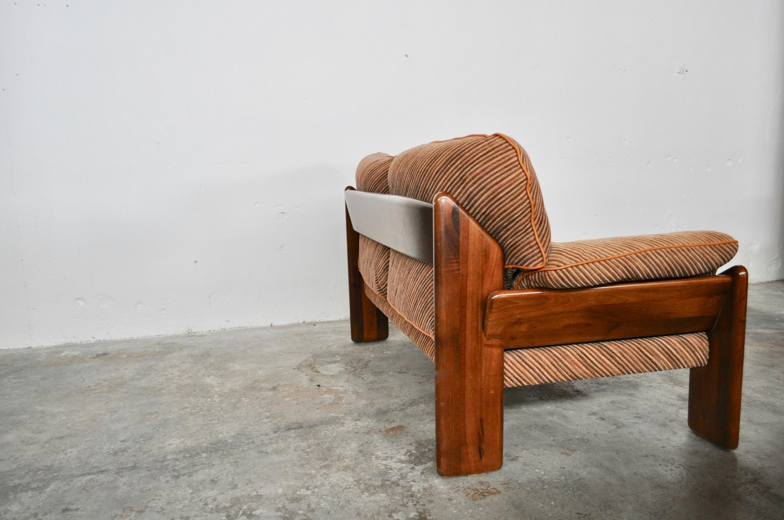 Sofa and Armchairs in Walnut Wood by Mobil Girgi, 1970s For Sale 6