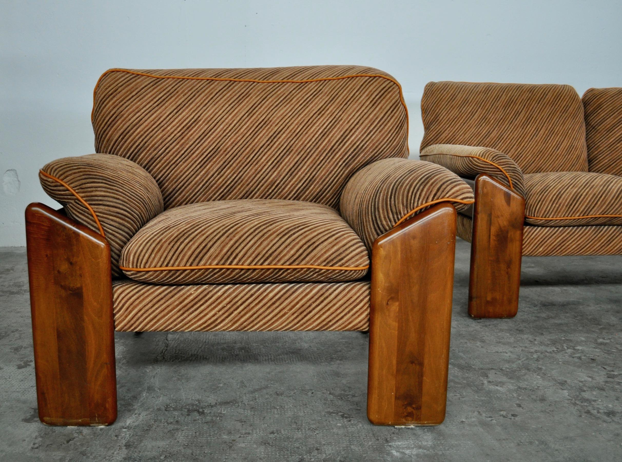 Sofa and Armchairs in Walnut Wood by Mobil Girgi, 1970s For Sale 1