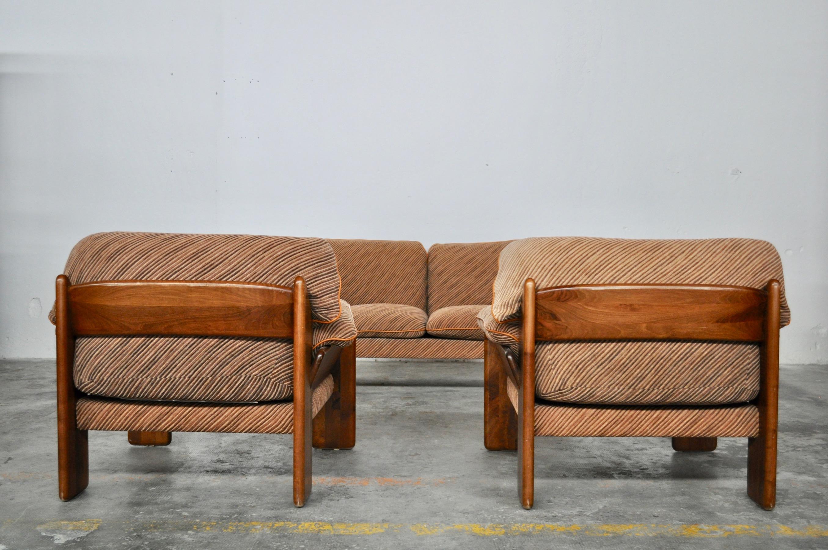 Sofa and Armchairs in Walnut Wood by Mobil Girgi, 1970s For Sale 2
