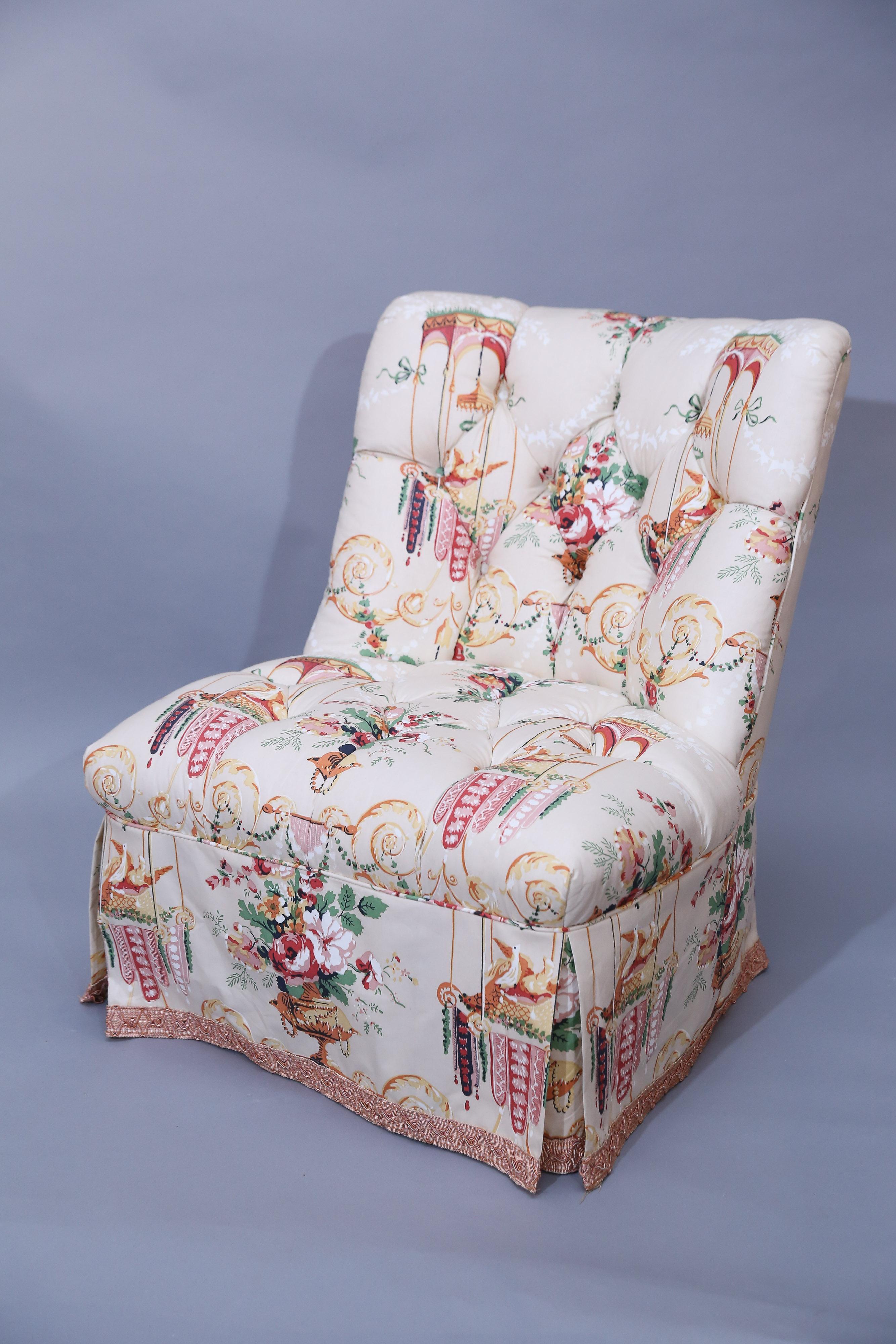 American Classical Sofa and Pair of Slipper Chairs in Floral Fabric For Sale