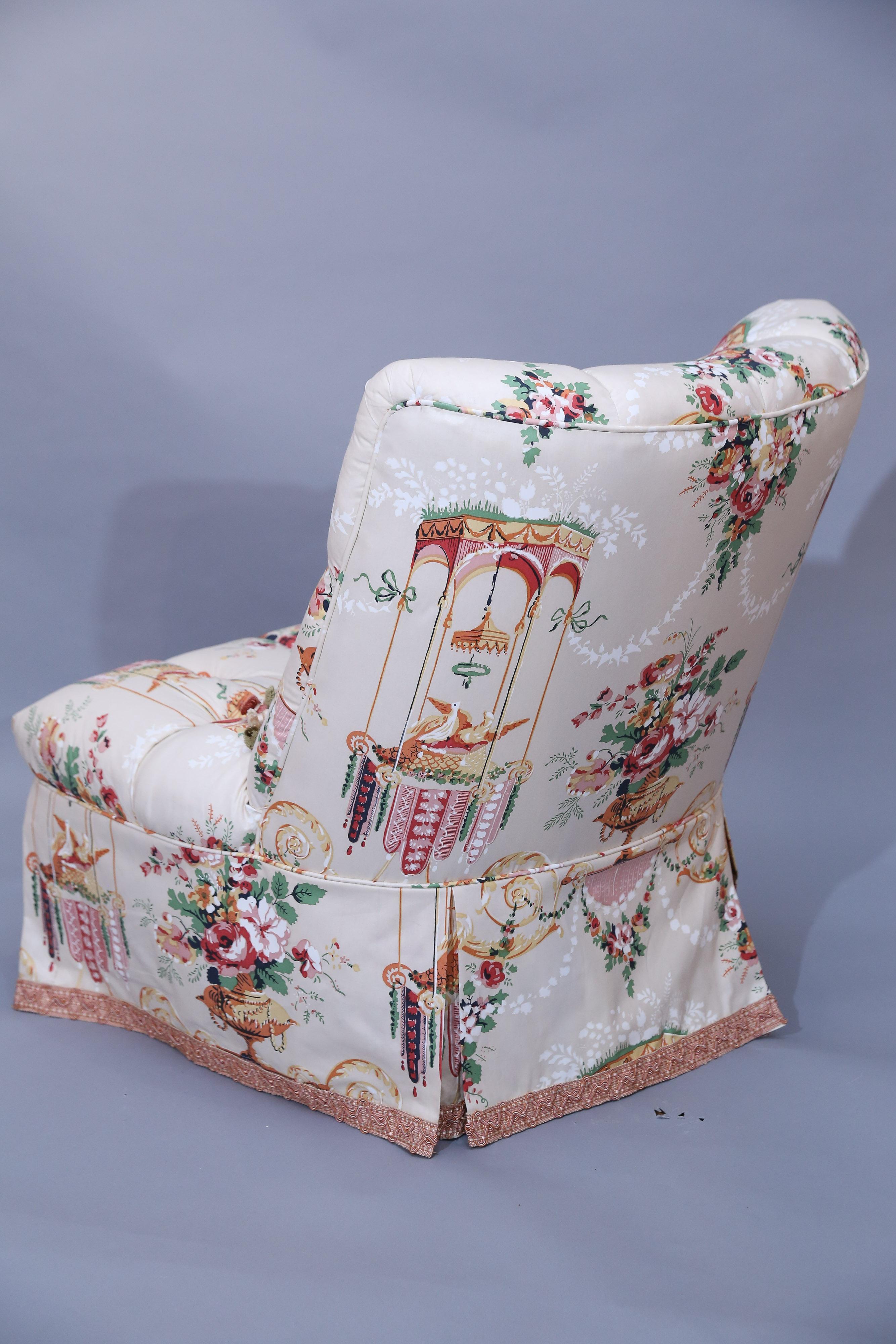 Sofa and Pair of Slipper Chairs in Floral Fabric For Sale 2
