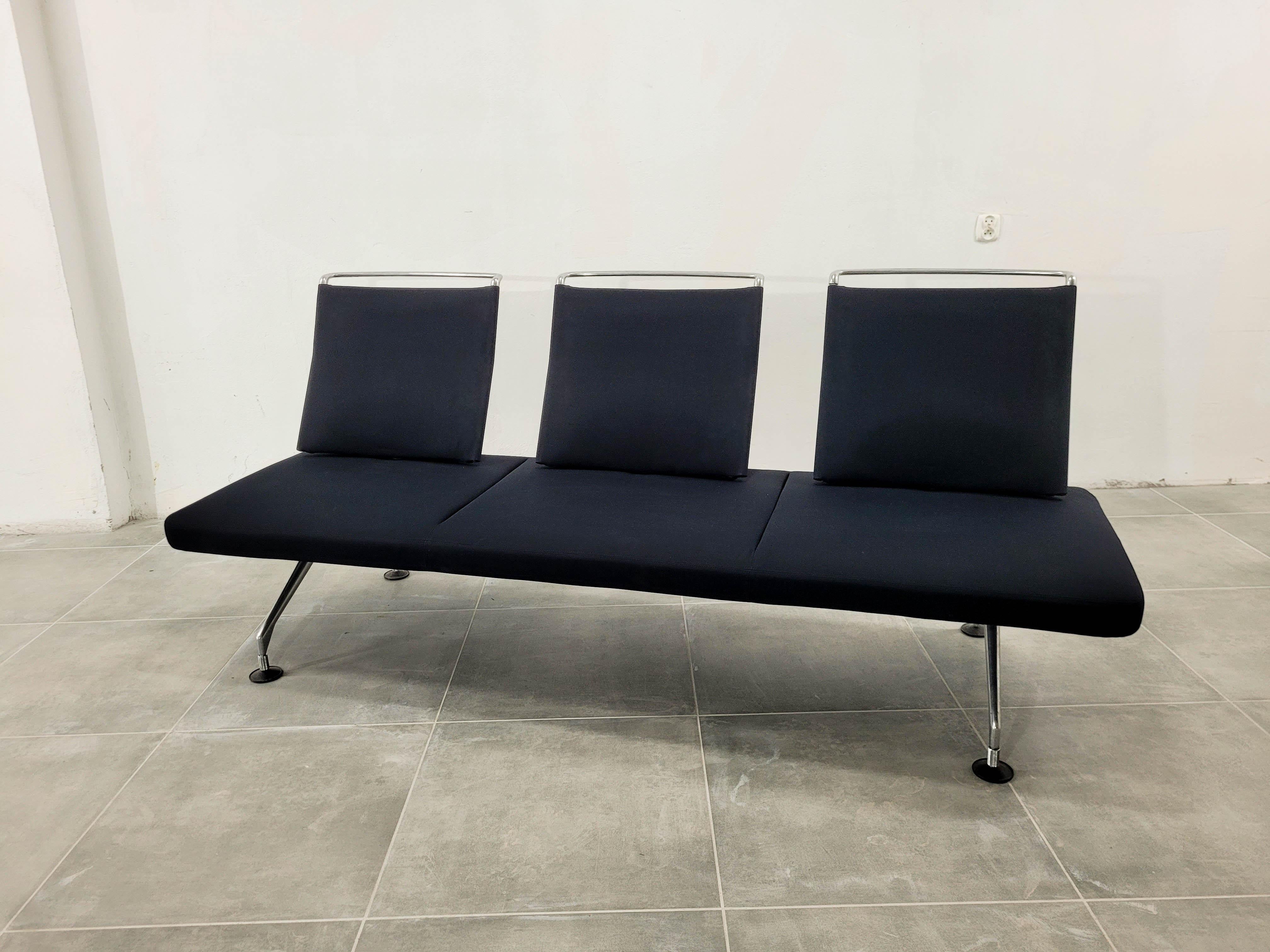 Un mueble excepcionalmente sólido de la legendaria marca Vitra. Buen estado. 