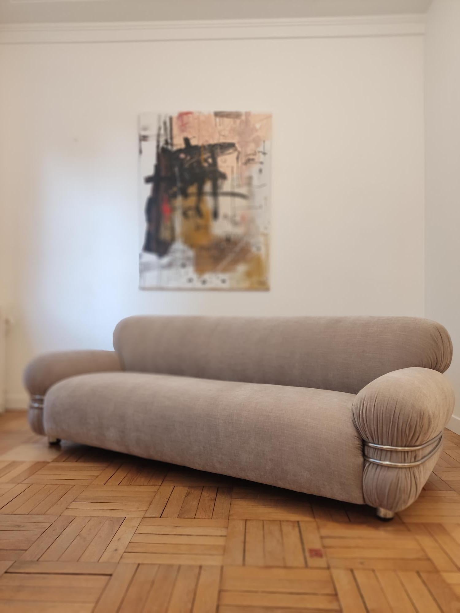  Sofa space age - Italy 1970s  In Good Condition For Sale In Paris, FR
