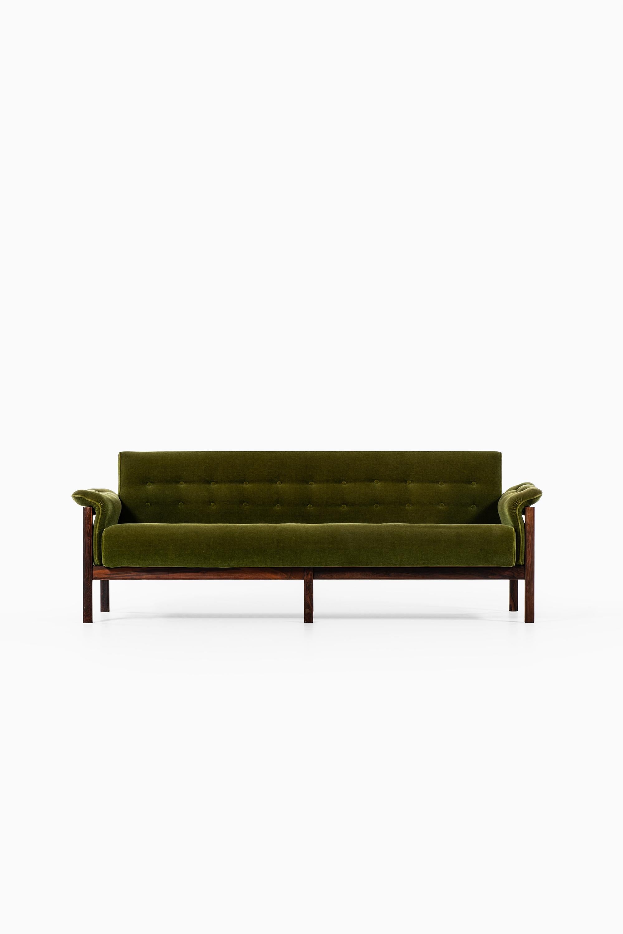 Sofa attributed to Percival Later. Probably produced by Lafer MP in Brazil.