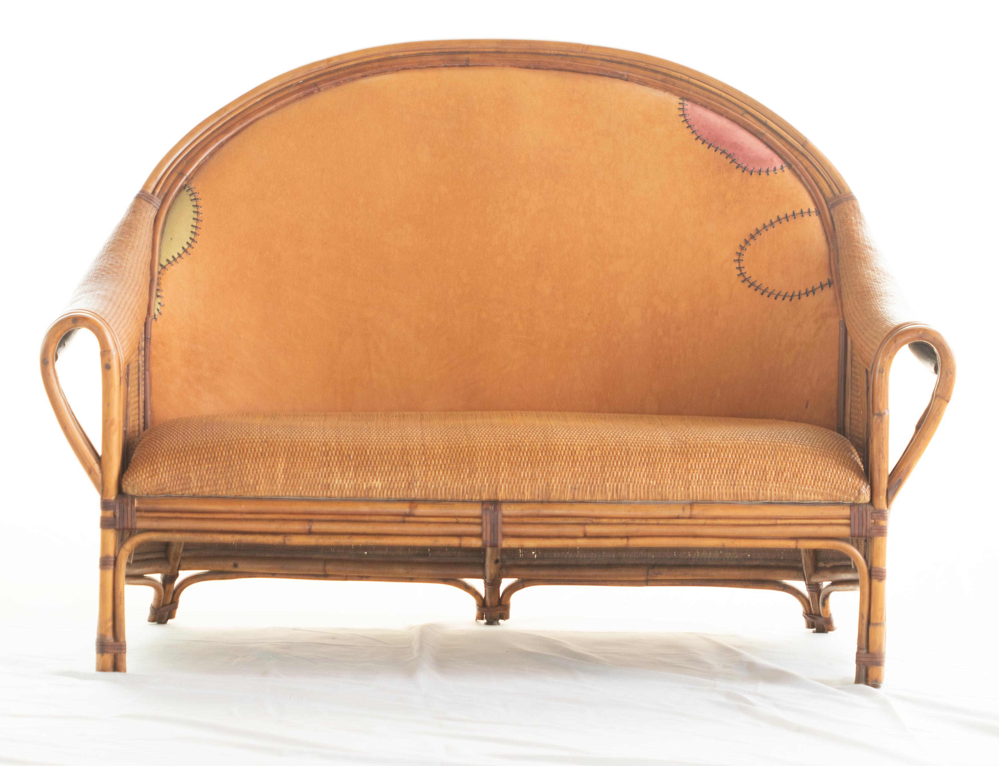 Modern curve sofa (2 seats) designed by Ramon Castellano (spanish designer), stamped for Kalma in Bamboo Wood, 20th Century. Collapsible rattan base reinforced with wrought iron. Seat is framed in rattan and crown is in wood. Bindings in leather.