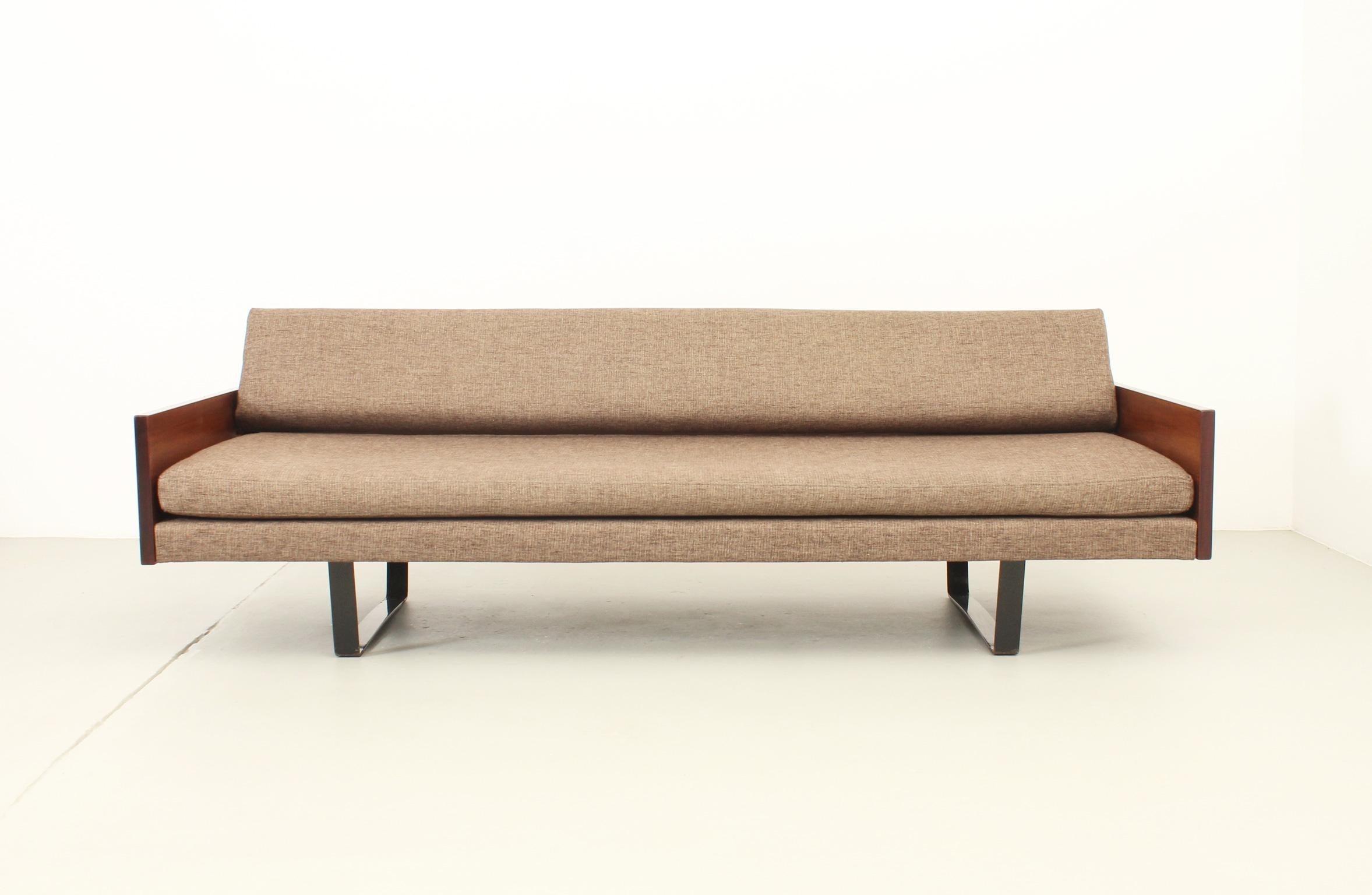 Sofa bed designed by Robin Day in 1957 for Hille, UK. Iconic British design with adjustable back-rest that can be easily transformed into a single bed. Teak arms and black metal bases, fully restored with new fabric and webbing. 