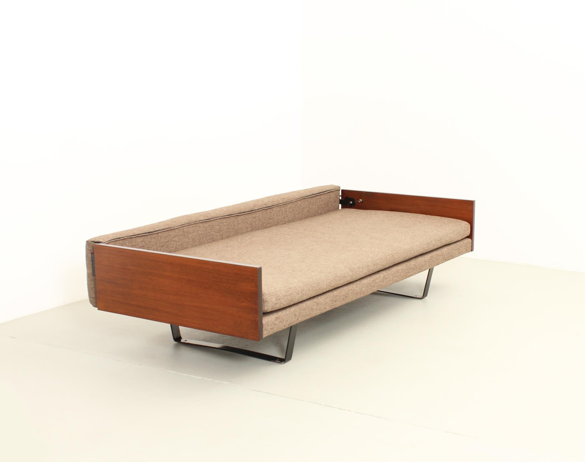 Metal Sofa Bed by Robin Day for Hille, UK, 1957