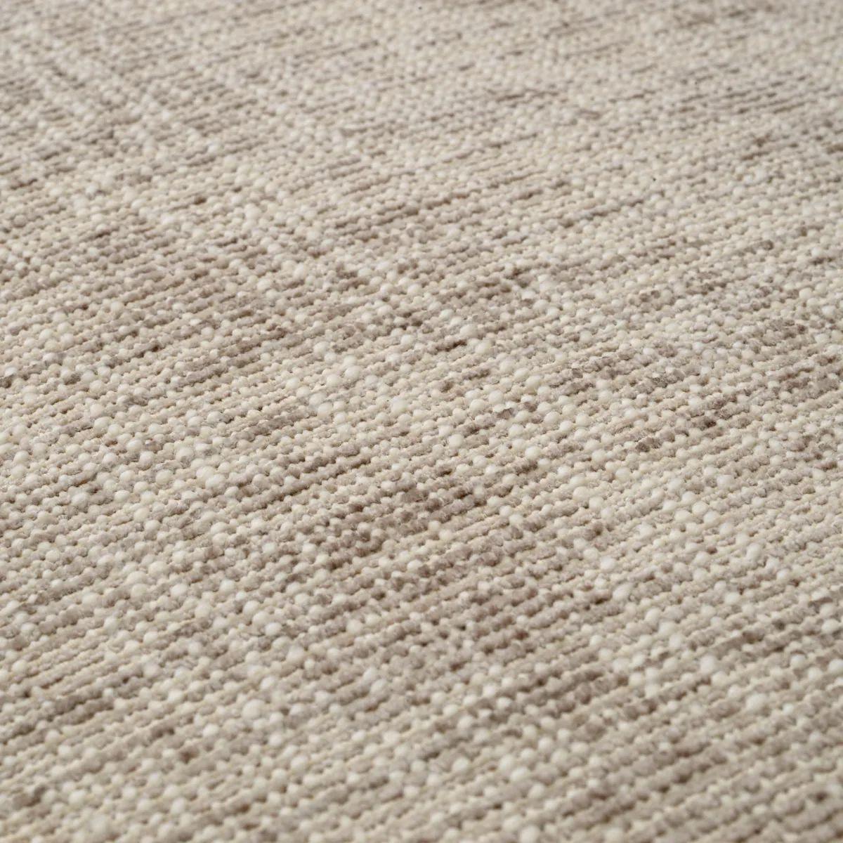 Canapé - Tissu beige et base noire en vente 5