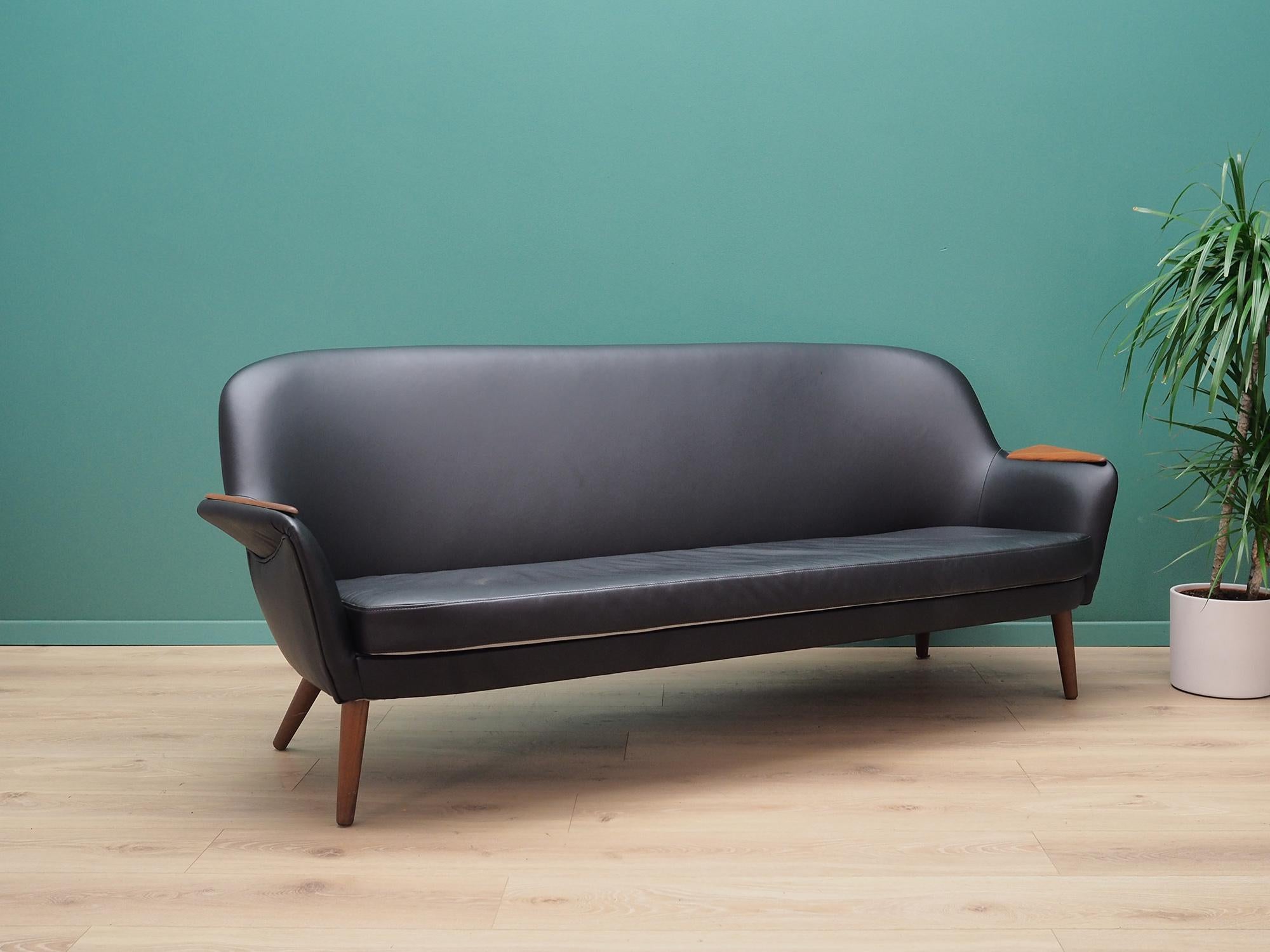 Scandinavian Modern Sofa Black Leather, Danish Design, 1970s For Sale