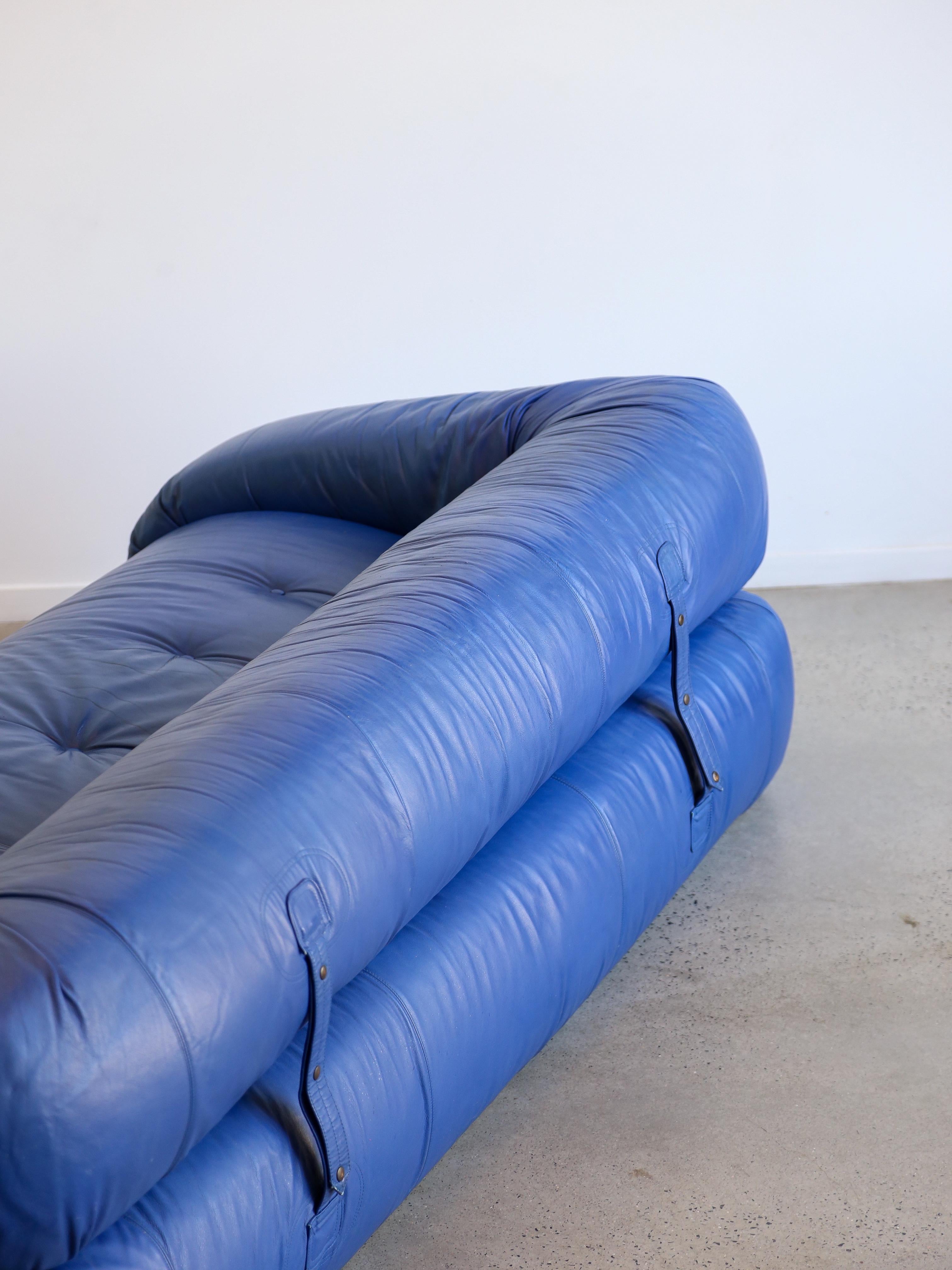 Hand-Crafted Sofa by Alessandro Becchi for Giovannetti Collezioni in Blue Leather For Sale